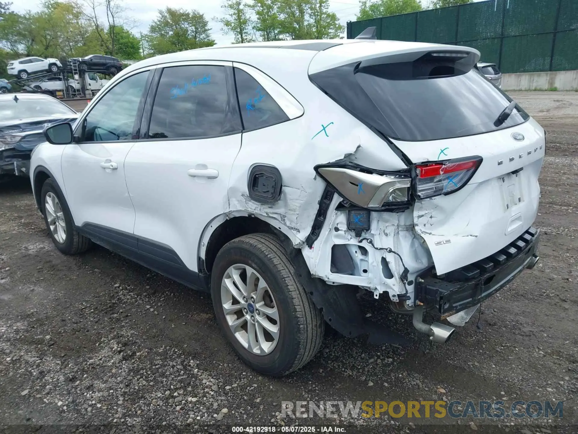 3 Photograph of a damaged car 1FMCU0BZ3MUB23654 FORD ESCAPE 2021