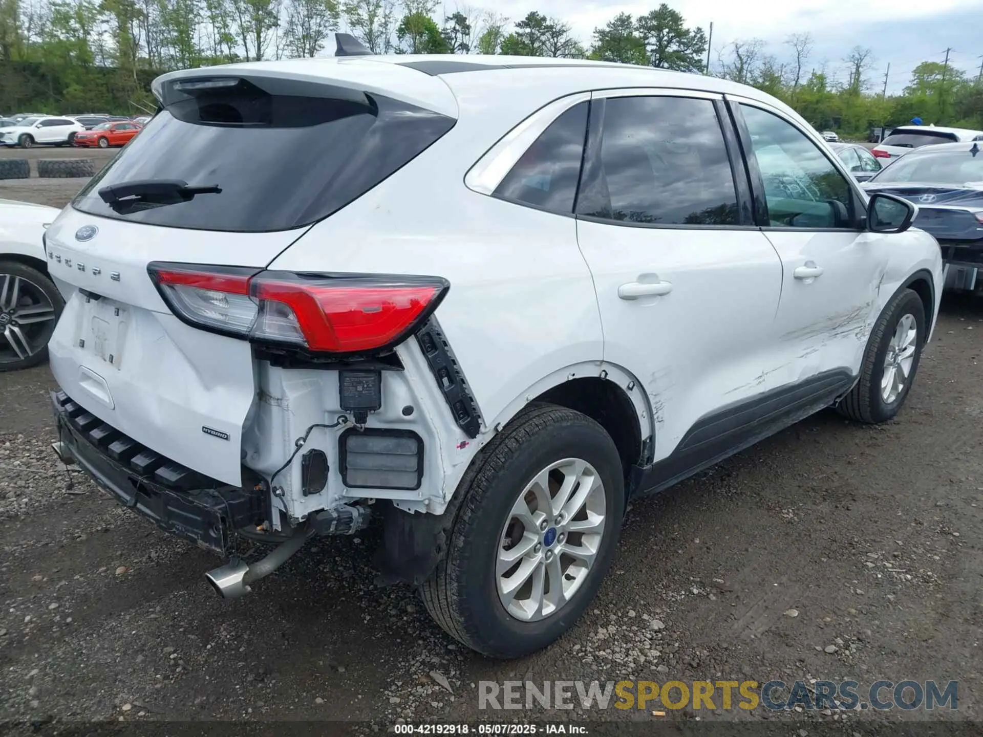 4 Photograph of a damaged car 1FMCU0BZ3MUB23654 FORD ESCAPE 2021