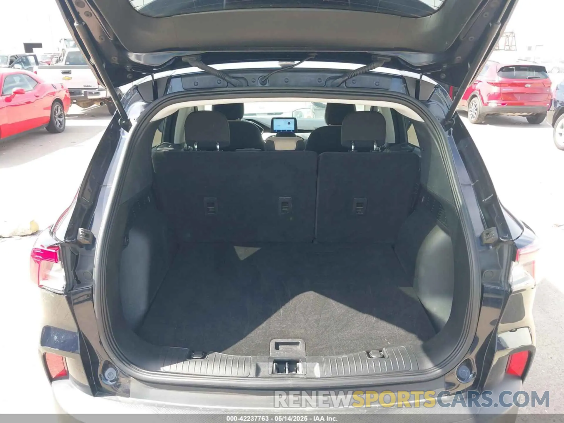 12 Фотография поврежденного автомобиля 1FMCU0BZ8MUA40236 FORD ESCAPE 2021