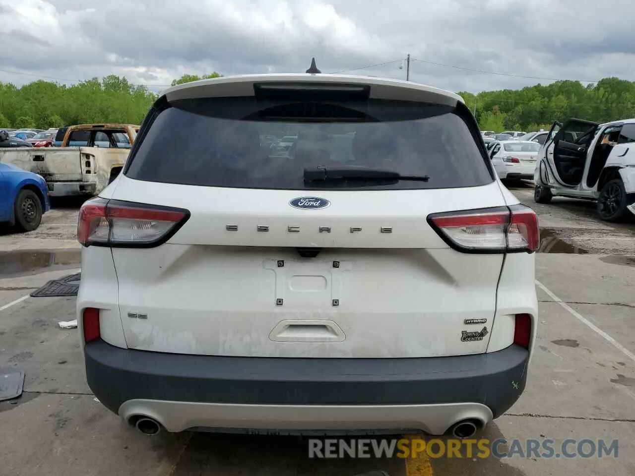 6 Photograph of a damaged car 1FMCU0BZXMUA59452 FORD ESCAPE 2021