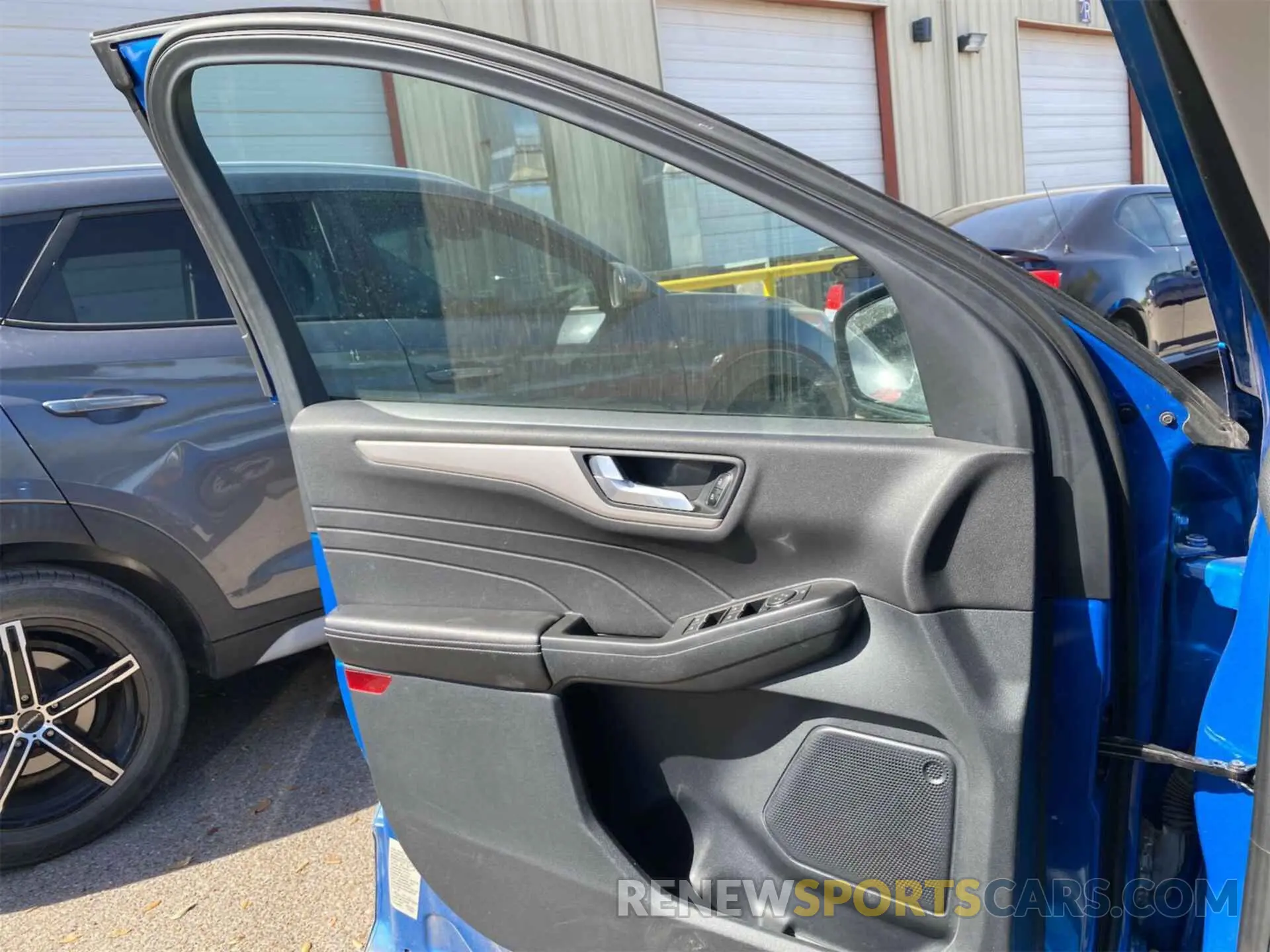 23 Photograph of a damaged car 1FMCU0CZ9MUA50773 FORD ESCAPE 2021