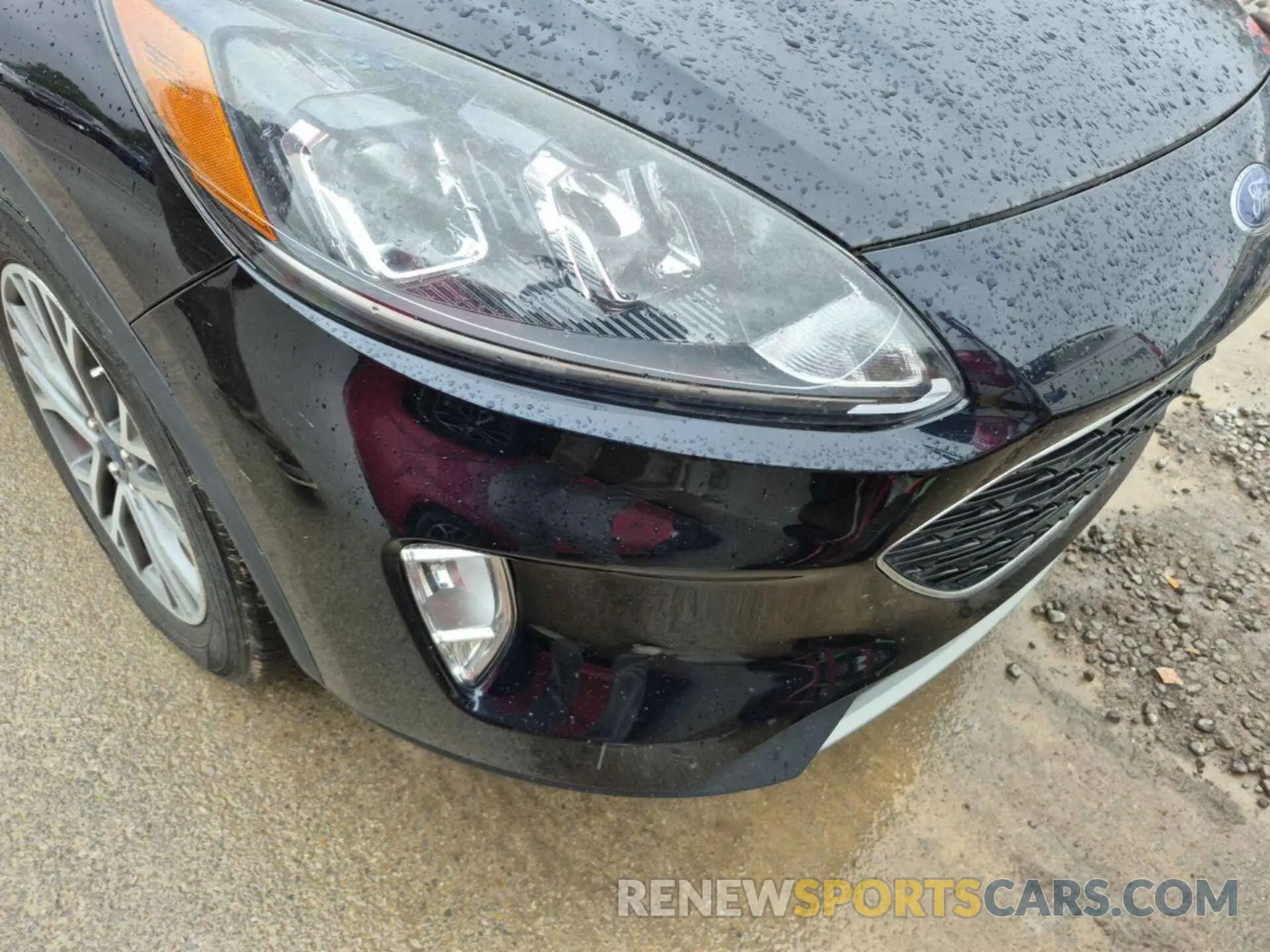 27 Photograph of a damaged car 1FMCU0CZ9MUB25164 FORD ESCAPE 2021
