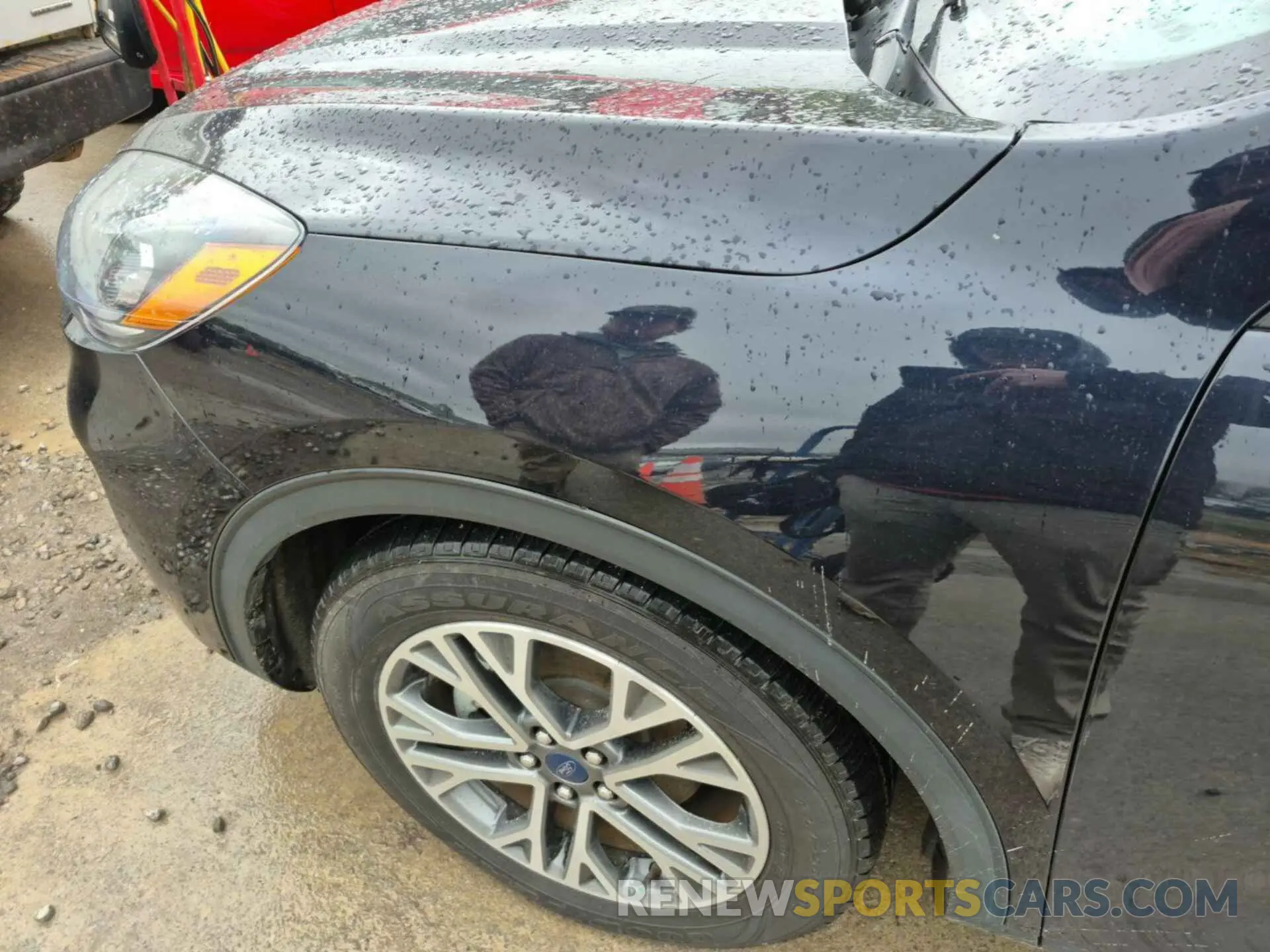 33 Photograph of a damaged car 1FMCU0CZ9MUB25164 FORD ESCAPE 2021