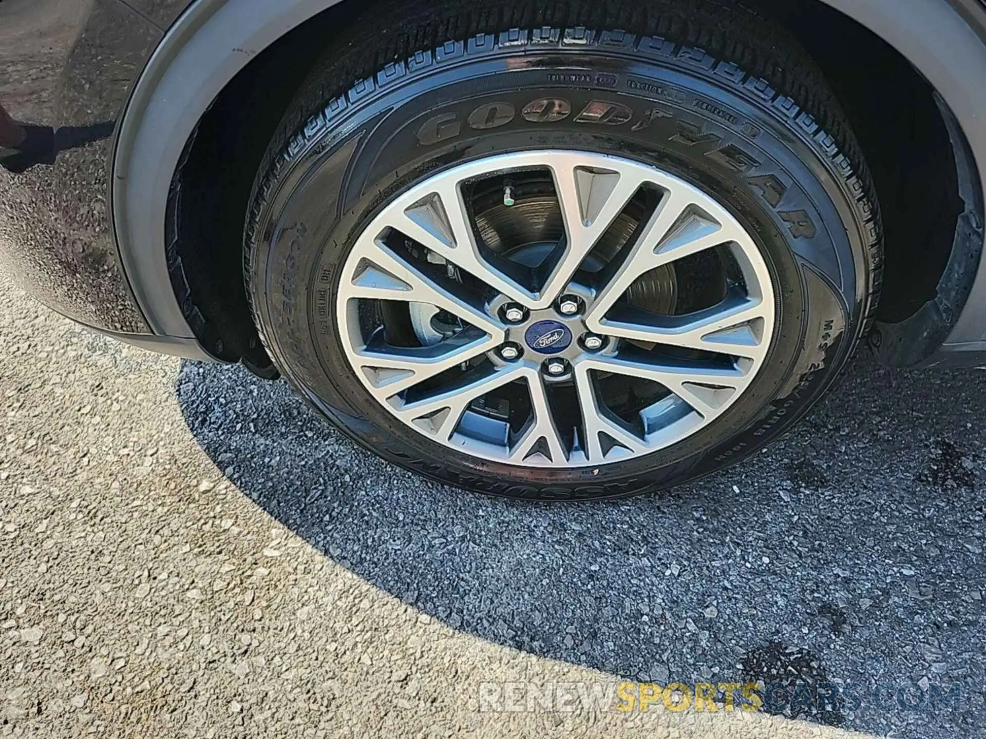4 Photograph of a damaged car 1FMCU0CZ9MUB25164 FORD ESCAPE 2021