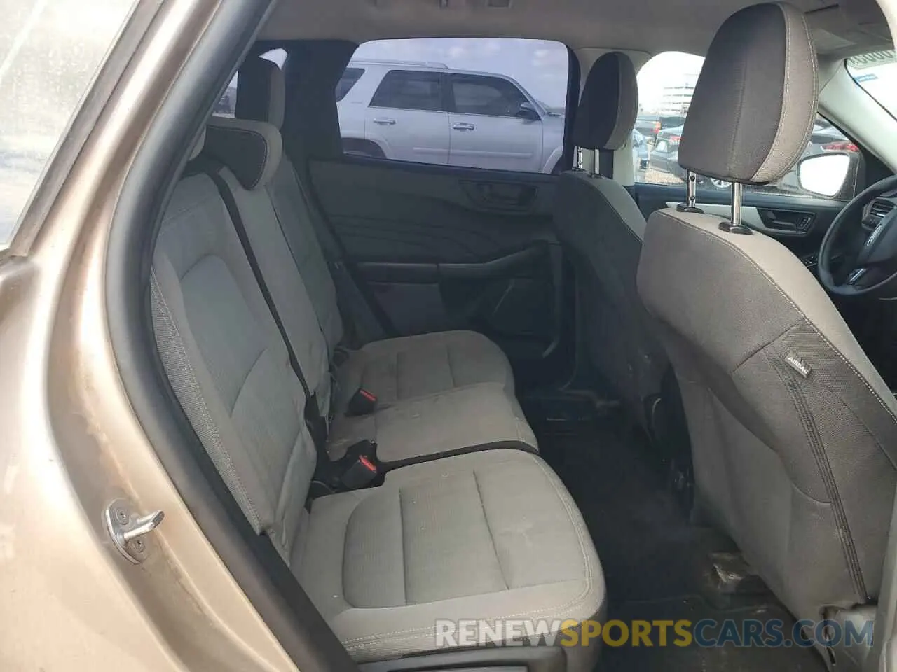 10 Photograph of a damaged car 1FMCU0F68MUA49292 FORD ESCAPE 2021