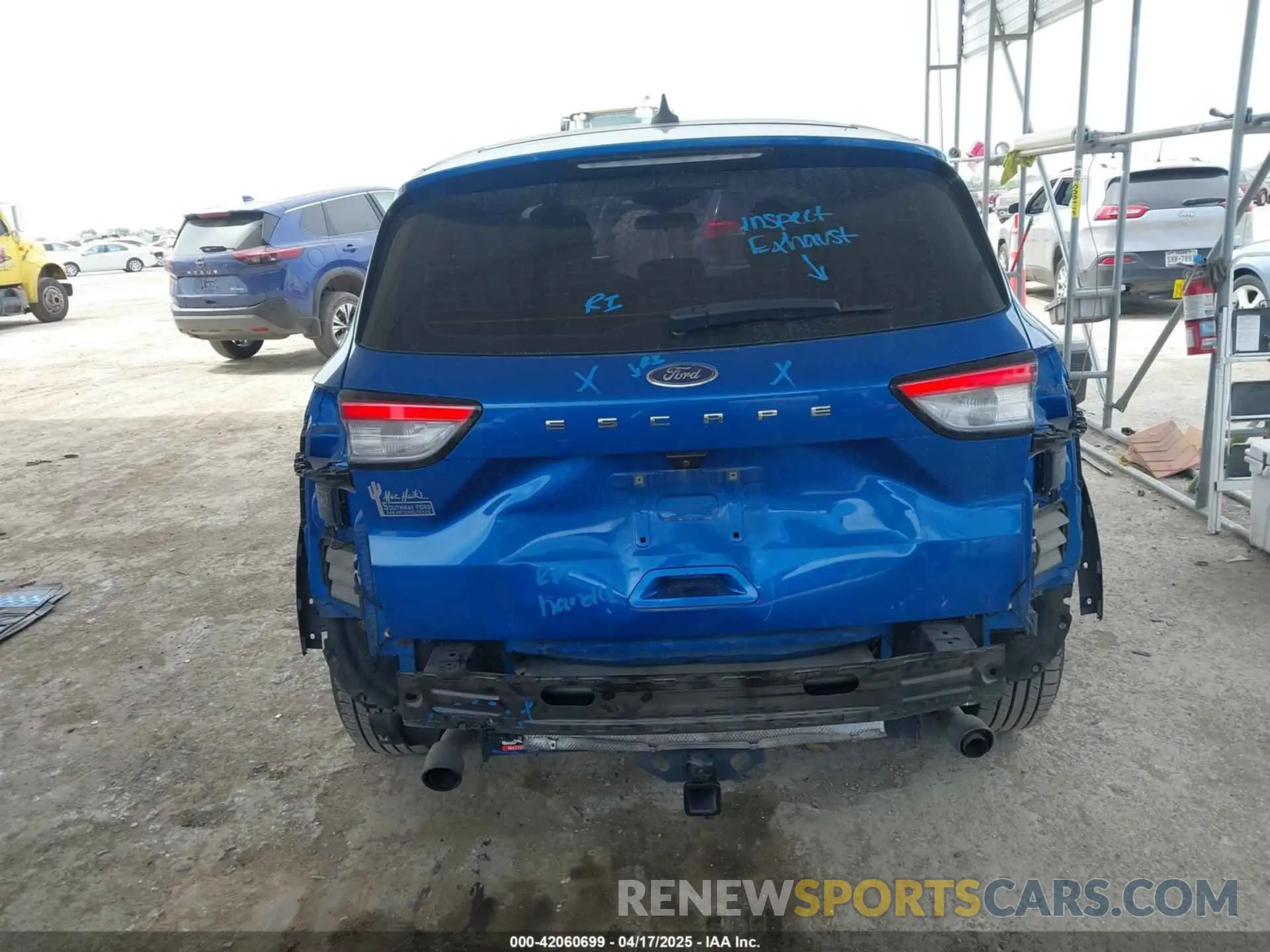 17 Photograph of a damaged car 1FMCU0F68MUB01150 FORD ESCAPE 2021