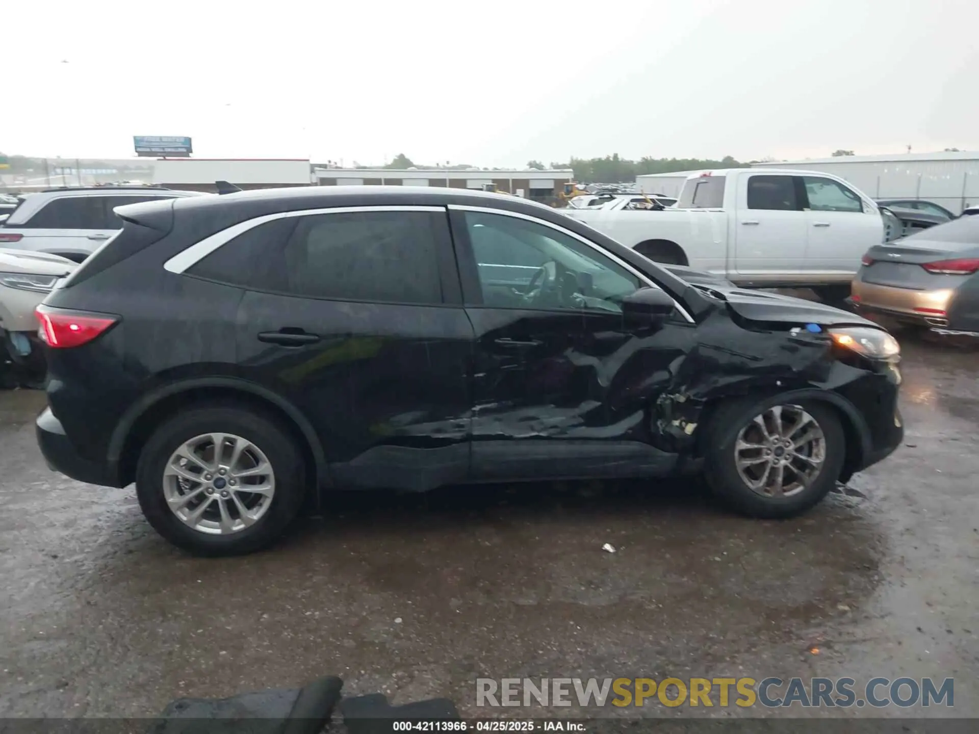 13 Photograph of a damaged car 1FMCU0G60MUA02997 FORD ESCAPE 2021