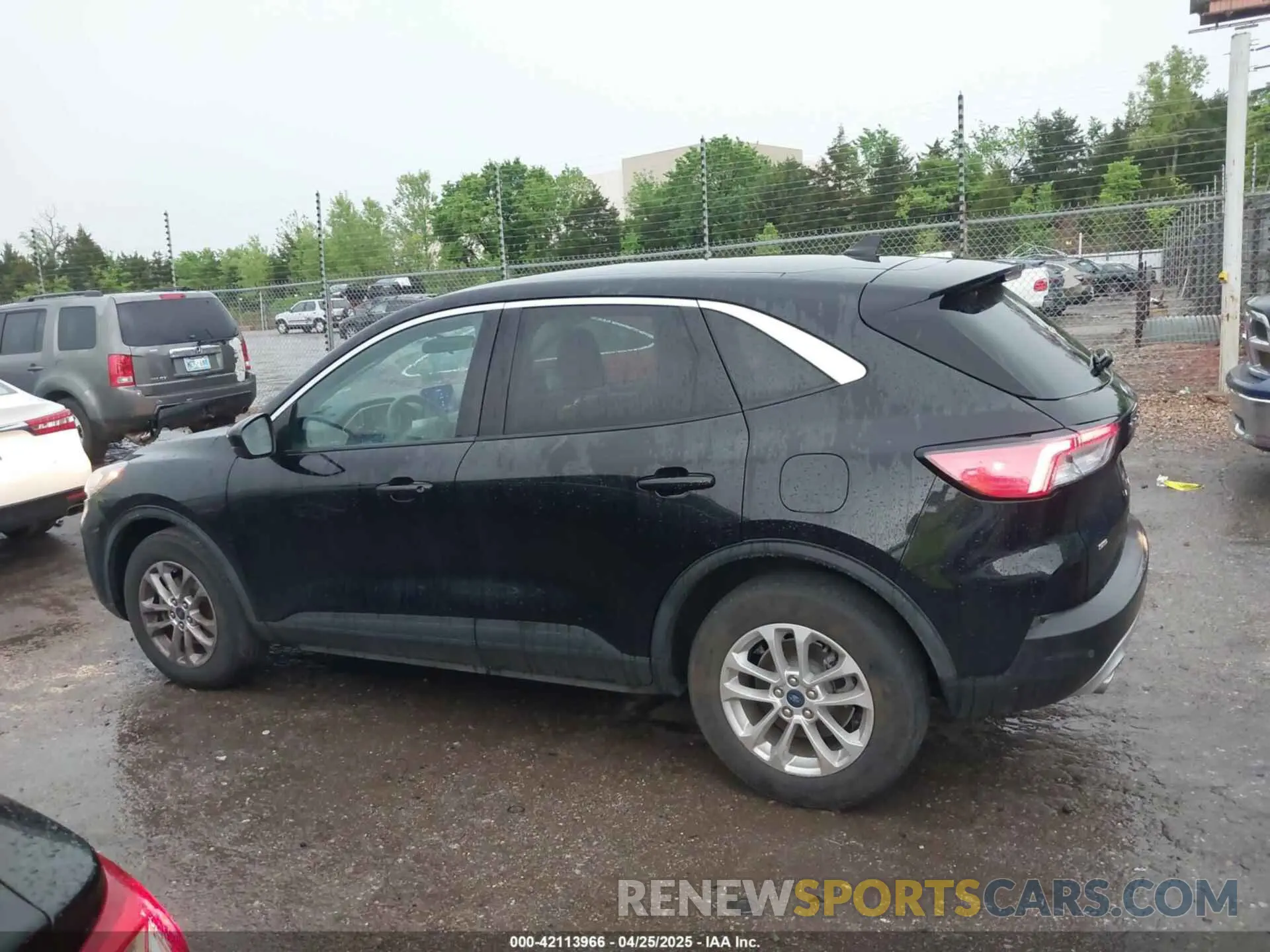 14 Photograph of a damaged car 1FMCU0G60MUA02997 FORD ESCAPE 2021