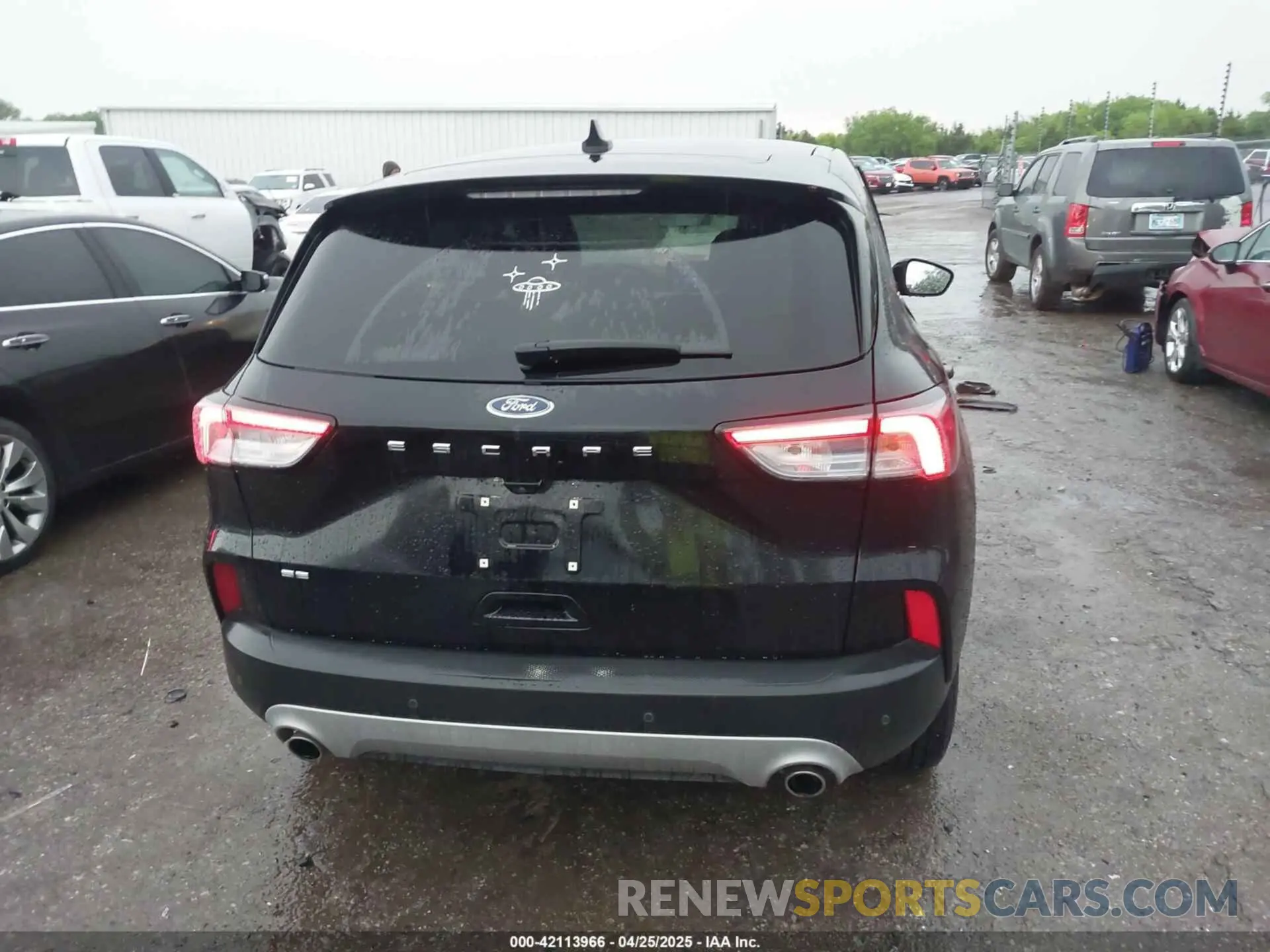 16 Photograph of a damaged car 1FMCU0G60MUA02997 FORD ESCAPE 2021