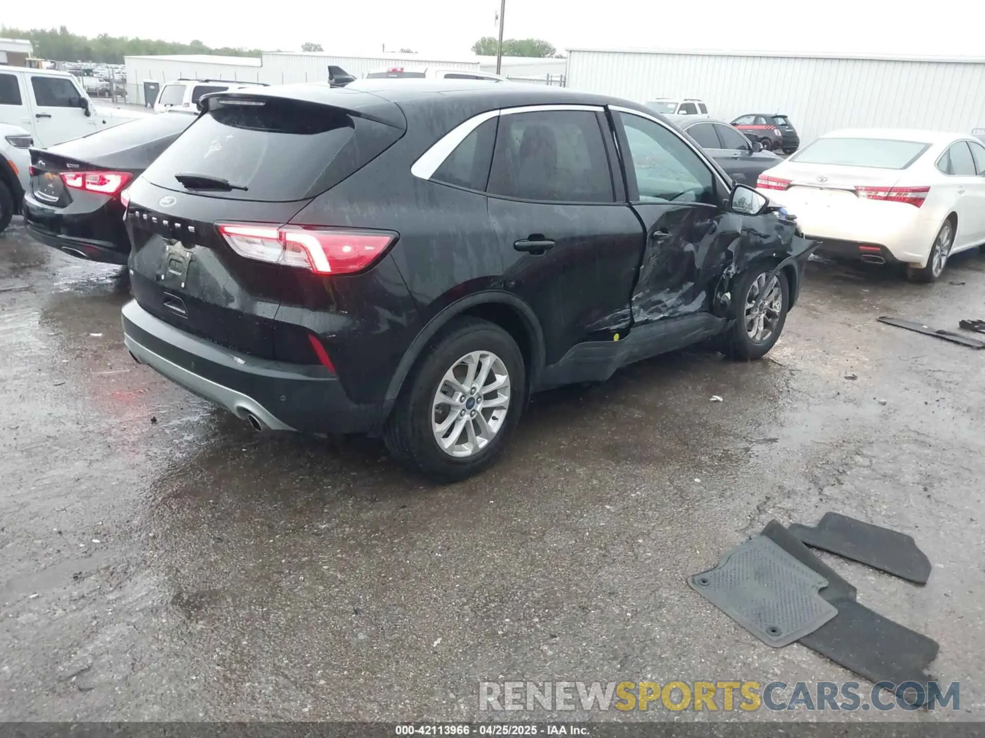 4 Photograph of a damaged car 1FMCU0G60MUA02997 FORD ESCAPE 2021