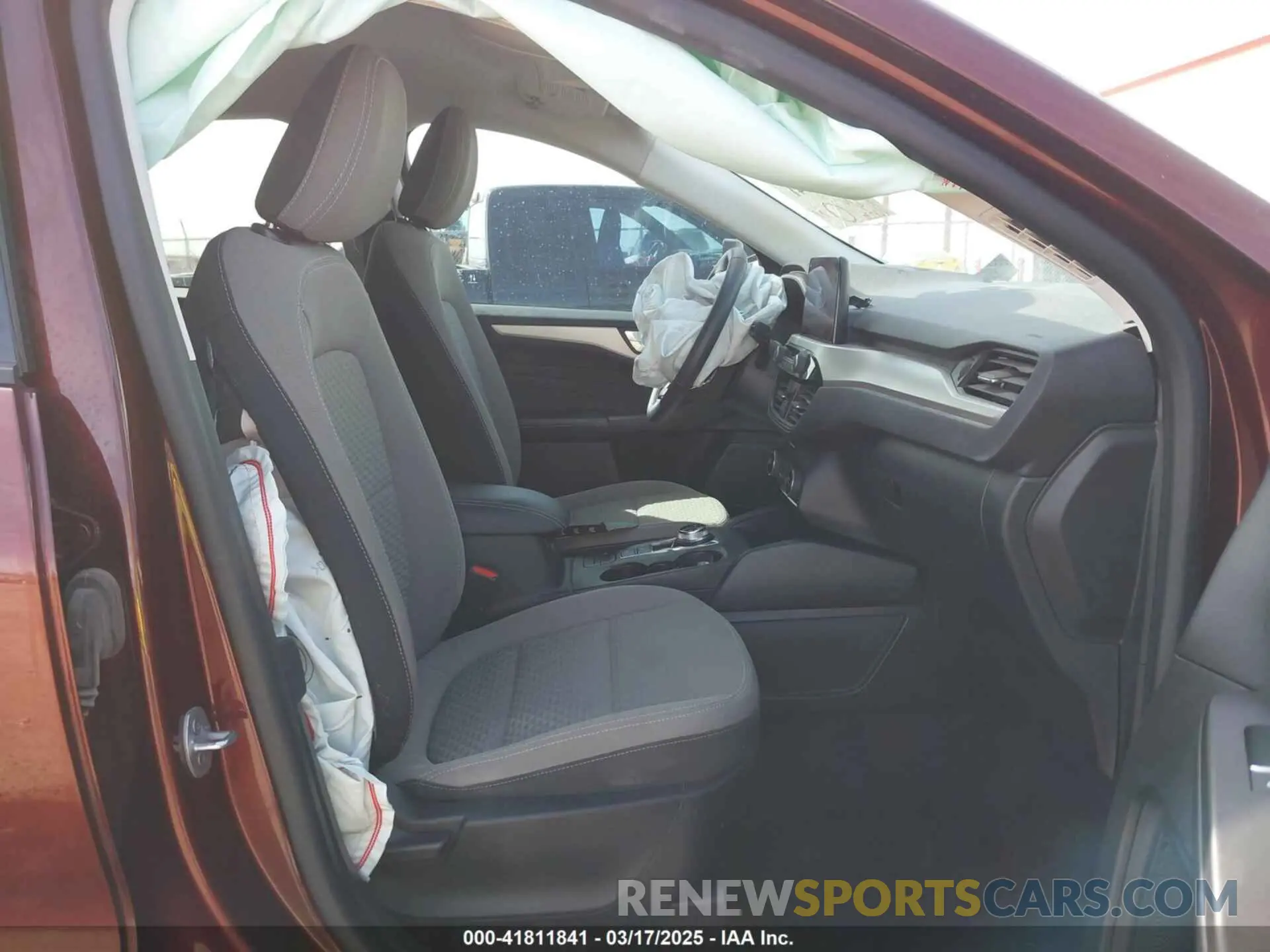5 Photograph of a damaged car 1FMCU0G60MUA24997 FORD ESCAPE 2021