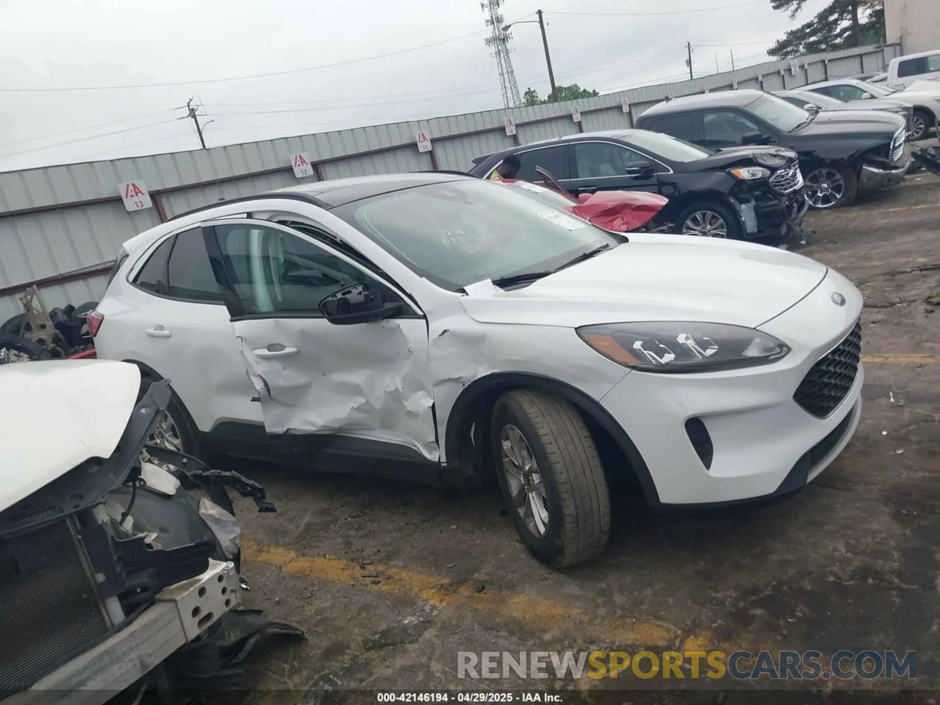 13 Фотография поврежденного автомобиля 1FMCU0G60MUB10259 FORD ESCAPE 2021