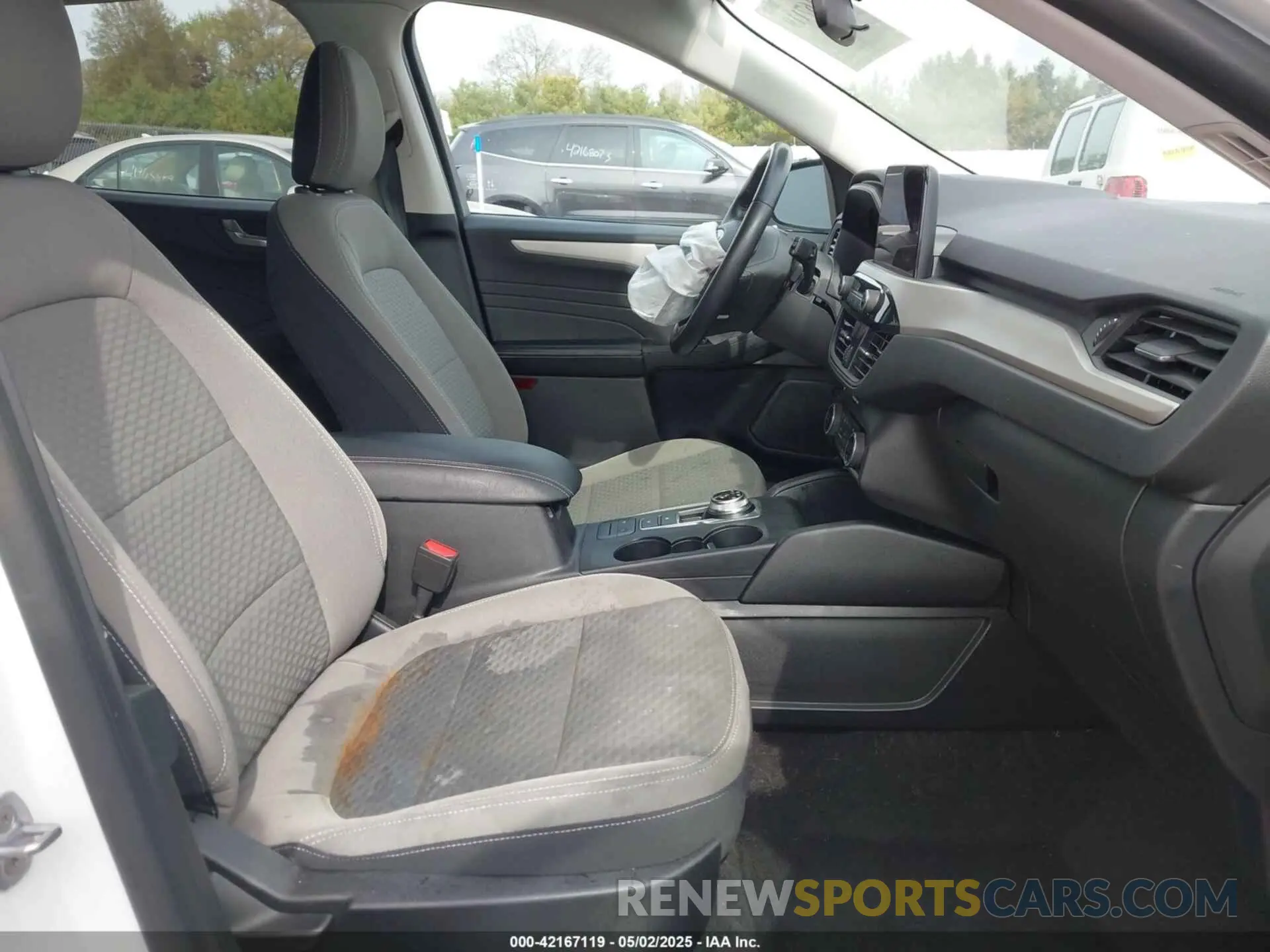 5 Photograph of a damaged car 1FMCU0G63MUA46962 FORD ESCAPE 2021
