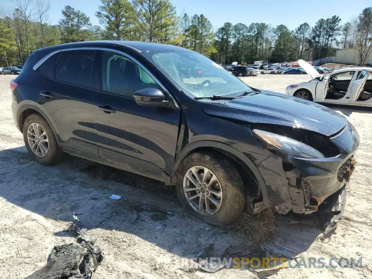 4 Photograph of a damaged car 1FMCU0G64MUA91070 FORD ESCAPE 2021