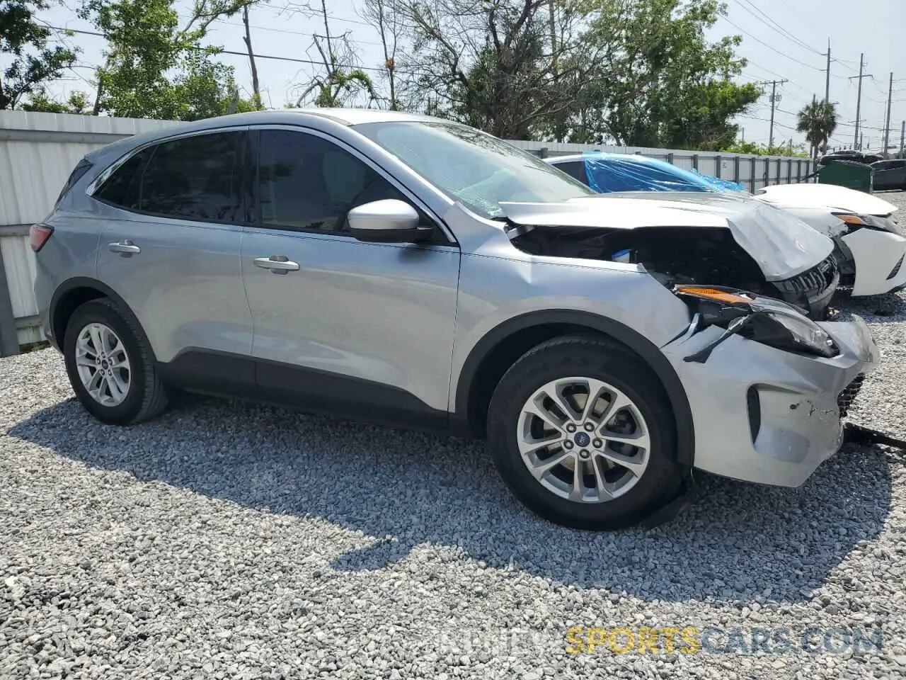 4 Photograph of a damaged car 1FMCU0G64MUA91313 FORD ESCAPE 2021
