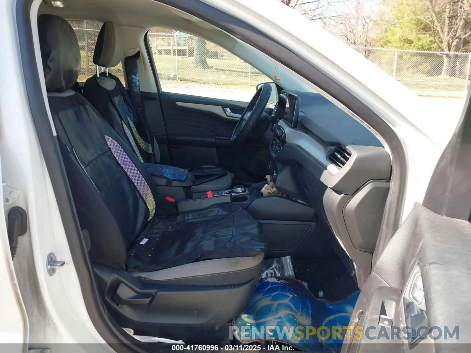 5 Photograph of a damaged car 1FMCU0G66MUA99719 FORD ESCAPE 2021