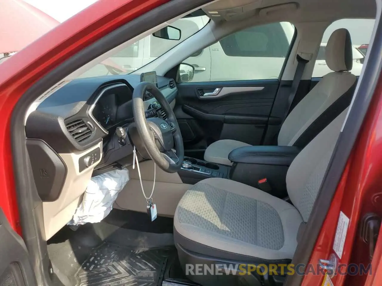 7 Photograph of a damaged car 1FMCU0G66MUB09987 FORD ESCAPE 2021
