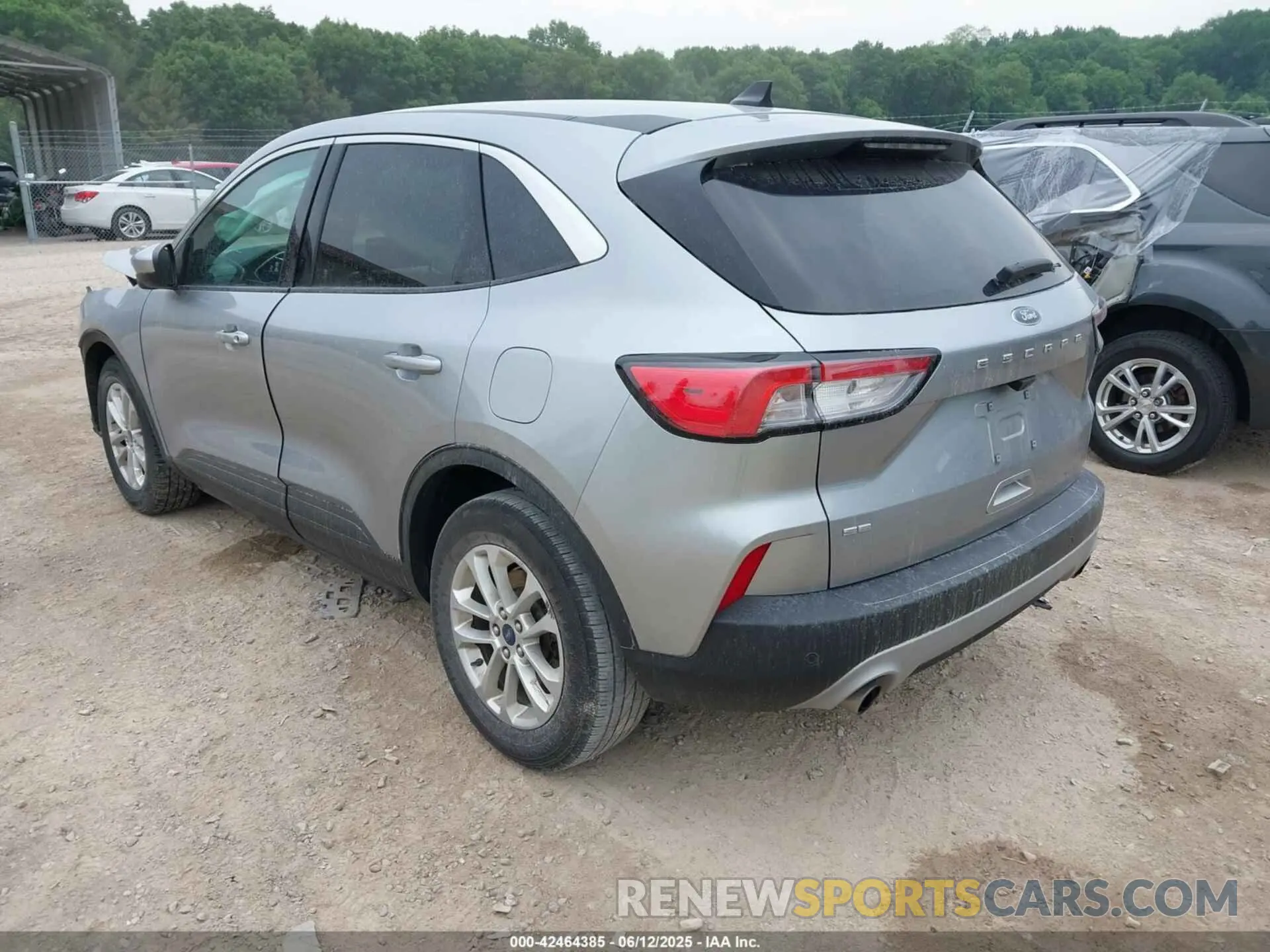 3 Photograph of a damaged car 1FMCU0G66MUB14347 FORD ESCAPE 2021