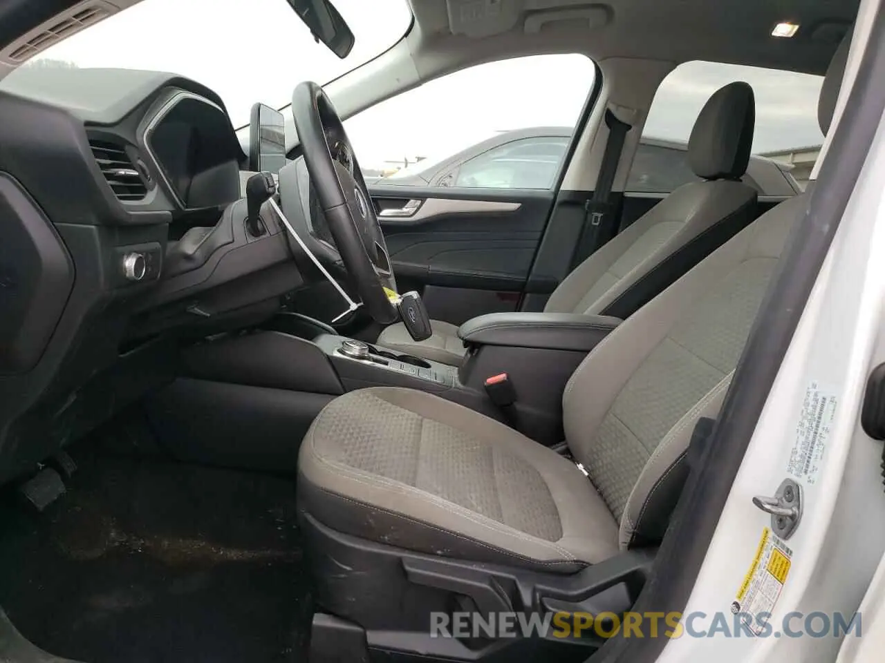 7 Photograph of a damaged car 1FMCU0G66MUB28961 FORD ESCAPE 2021