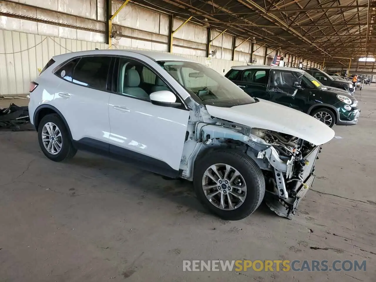 4 Photograph of a damaged car 1FMCU0G68MUA41949 FORD ESCAPE 2021
