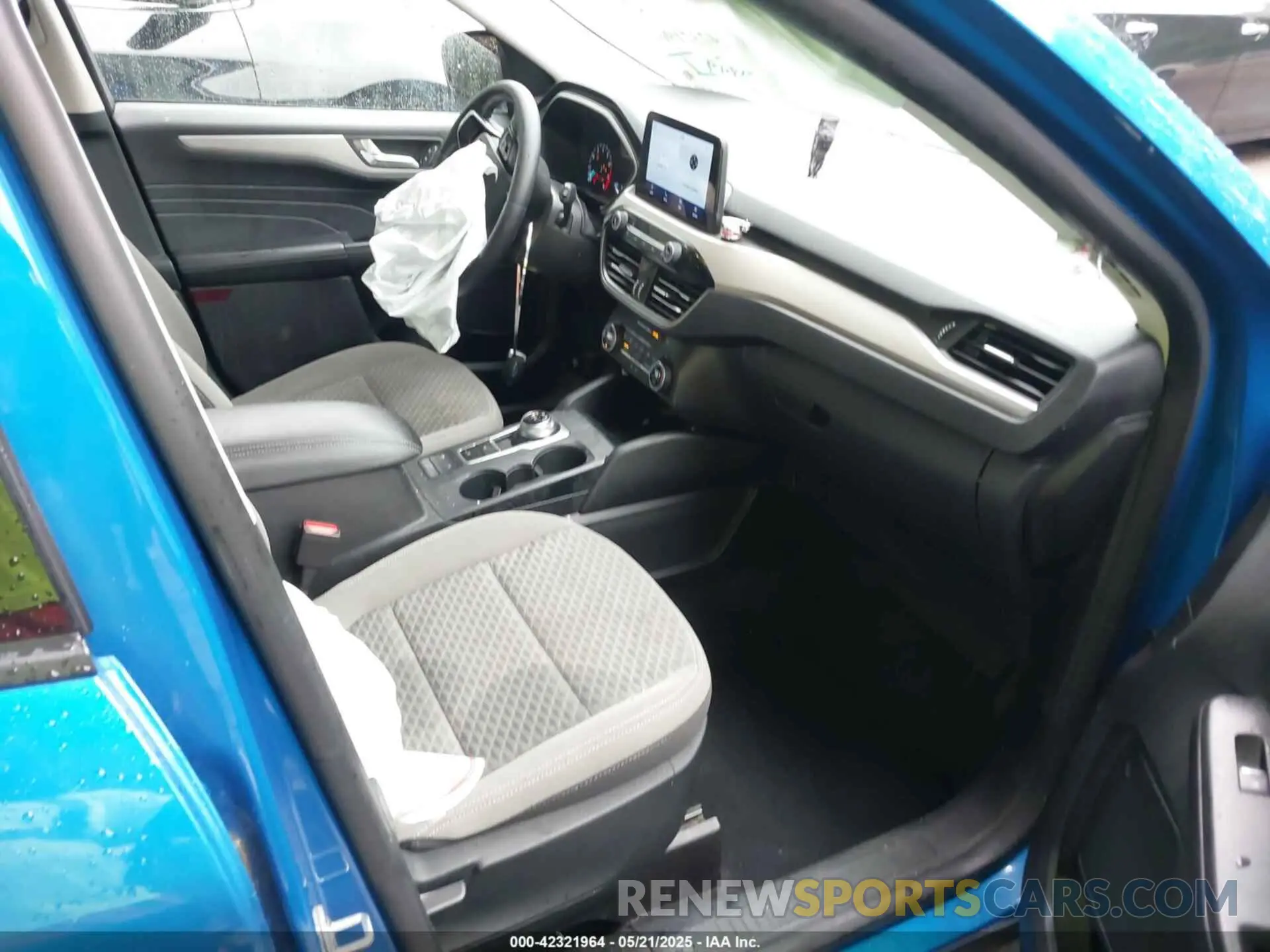 5 Photograph of a damaged car 1FMCU0G68MUB08310 FORD ESCAPE 2021