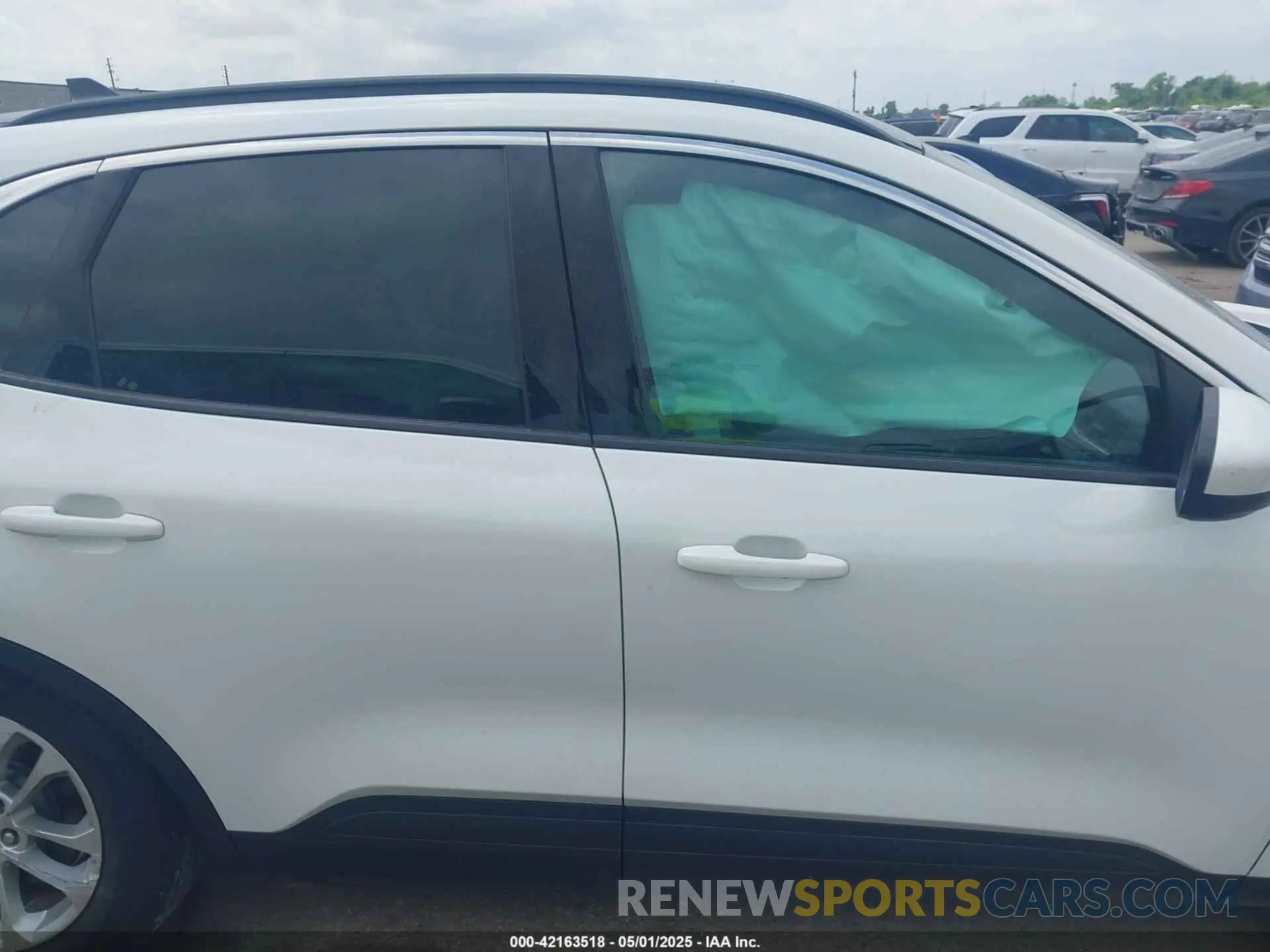 12 Photograph of a damaged car 1FMCU0G6XMUA26997 FORD ESCAPE 2021