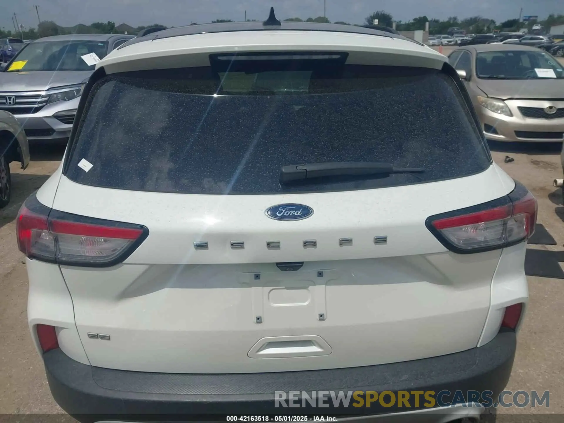 15 Photograph of a damaged car 1FMCU0G6XMUA26997 FORD ESCAPE 2021