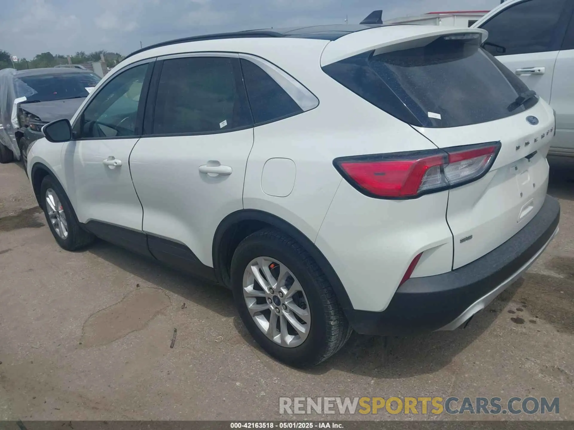 3 Photograph of a damaged car 1FMCU0G6XMUA26997 FORD ESCAPE 2021