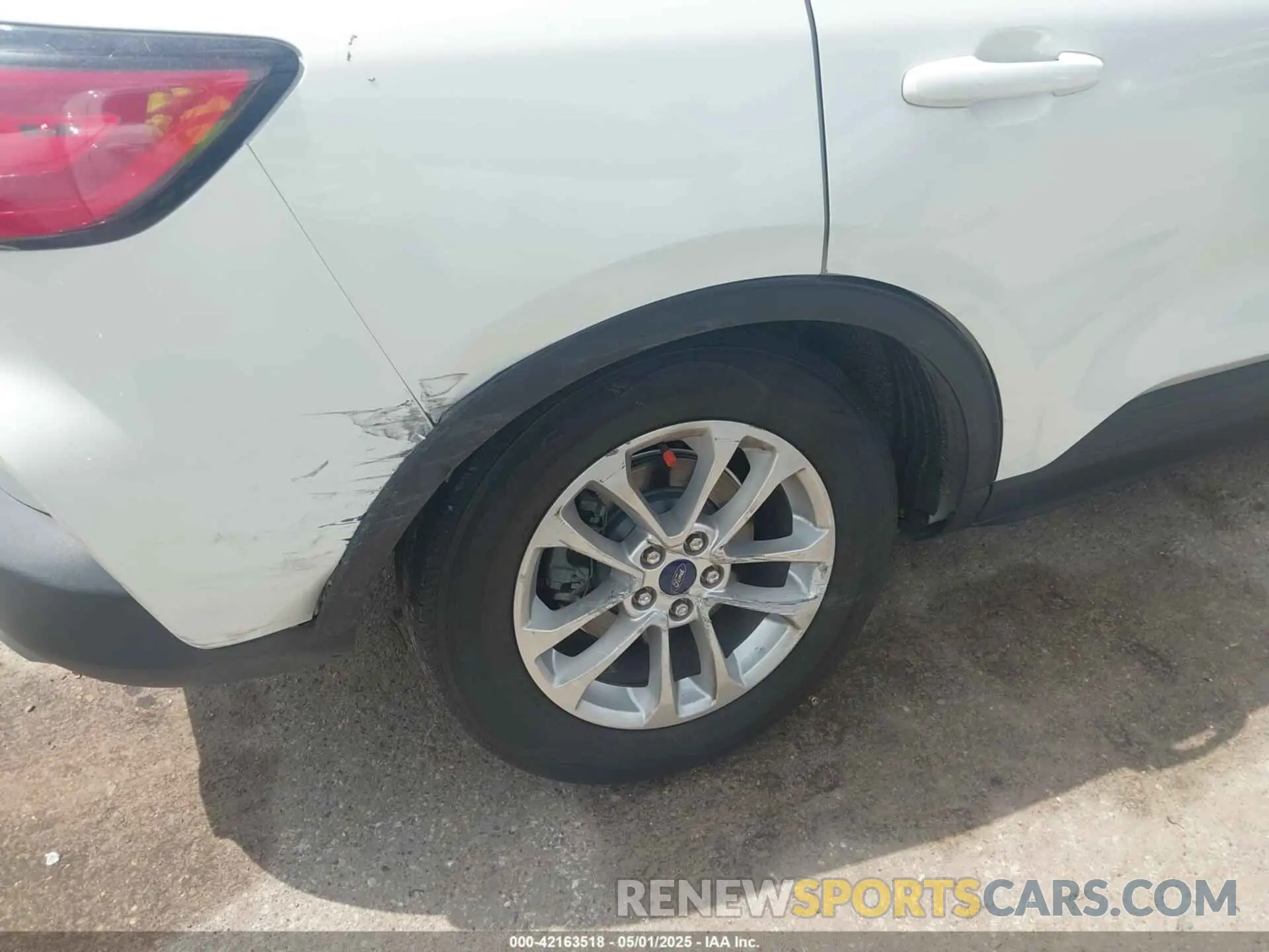 6 Photograph of a damaged car 1FMCU0G6XMUA26997 FORD ESCAPE 2021