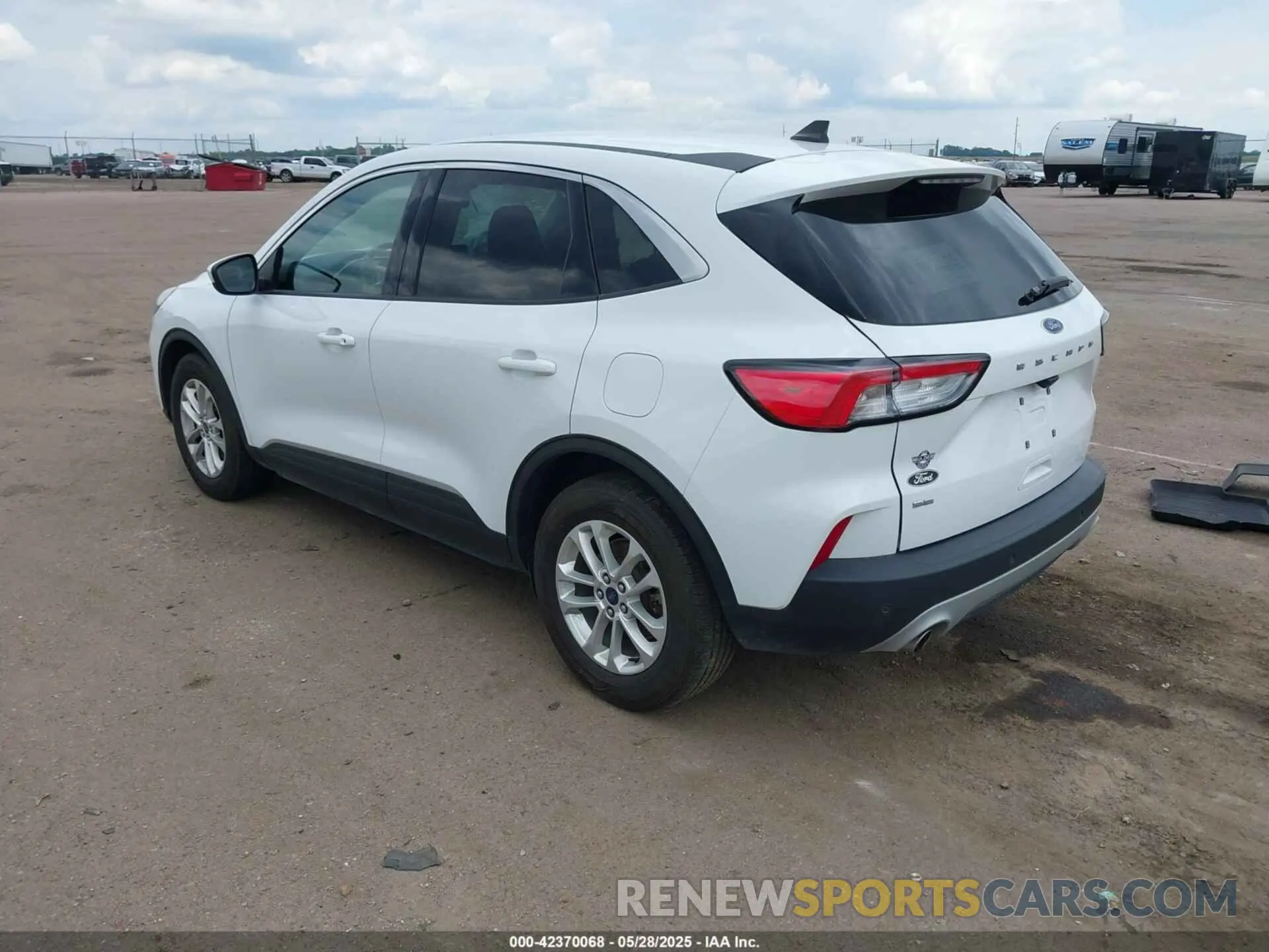 3 Photograph of a damaged car 1FMCU0G6XMUA67856 FORD ESCAPE 2021