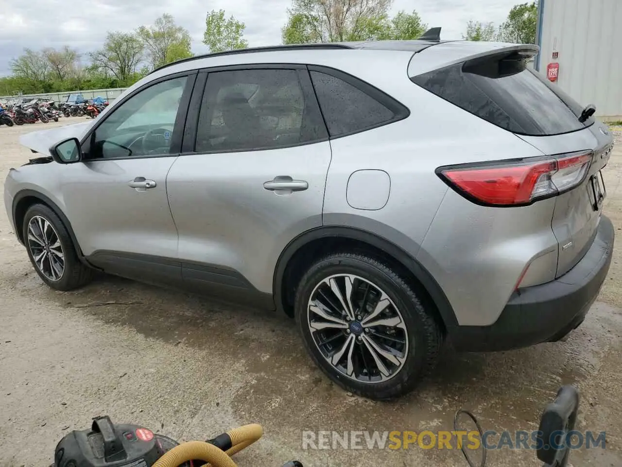 2 Photograph of a damaged car 1FMCU0G6XMUB15307 FORD ESCAPE 2021