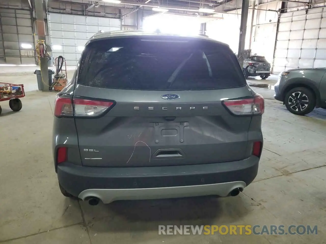 6 Photograph of a damaged car 1FMCU0H66MUB04206 FORD ESCAPE 2021