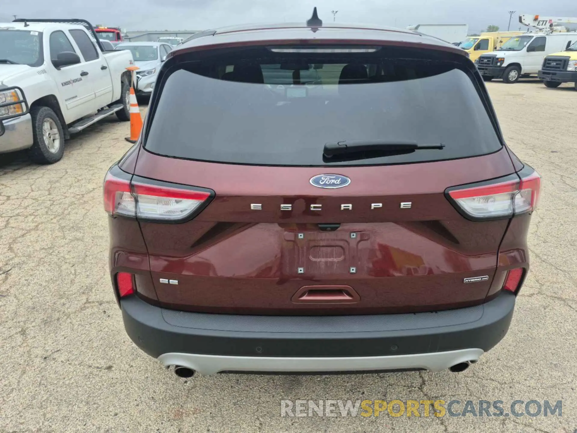 18 Photograph of a damaged car 1FMCU9BZ1MUA53074 FORD ESCAPE 2021