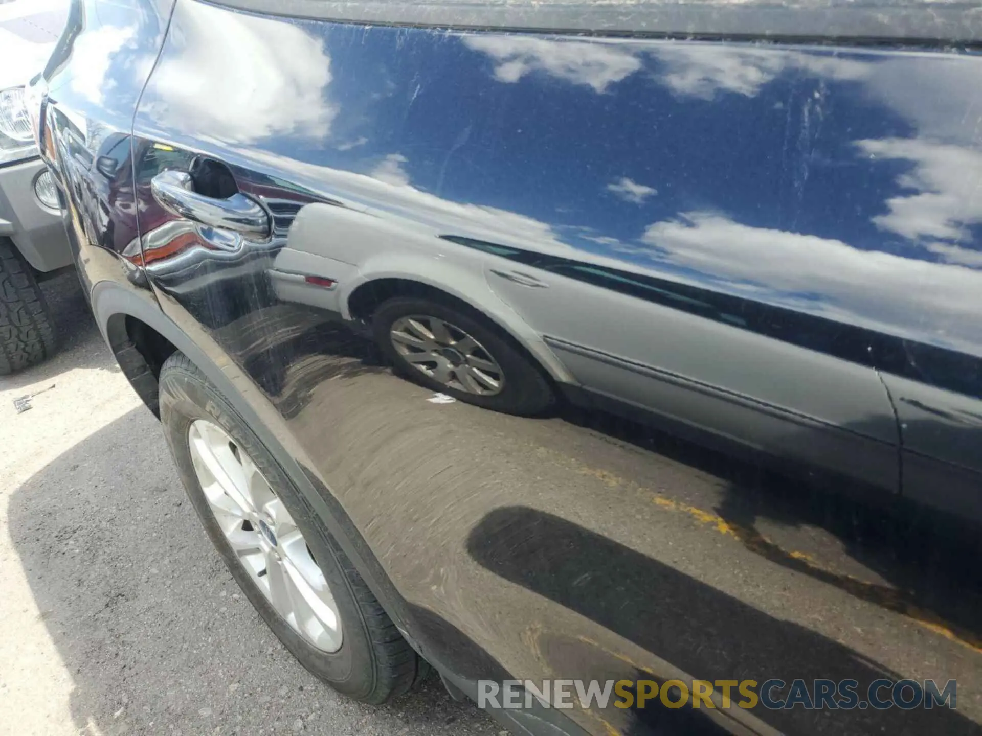 10 Photograph of a damaged car 1FMCU9BZ3MUA52900 FORD ESCAPE 2021