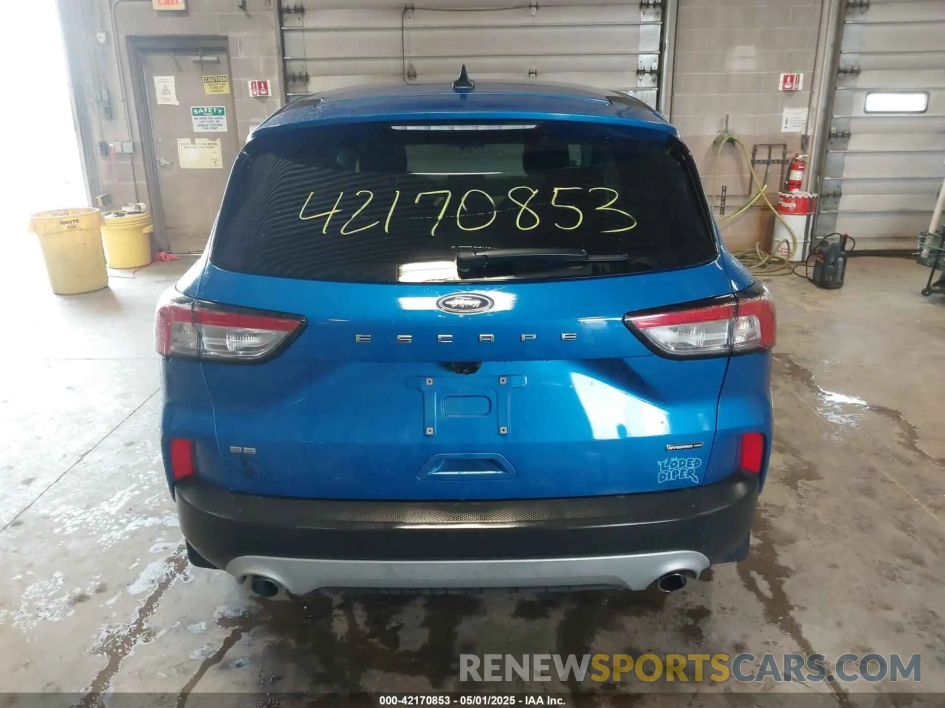 17 Photograph of a damaged car 1FMCU9BZ7MUA06972 FORD ESCAPE 2021