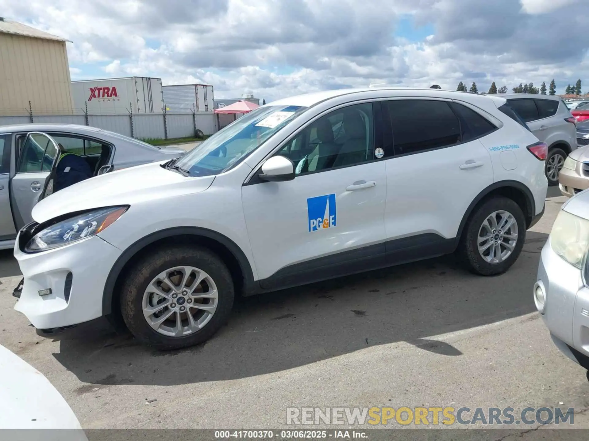 14 Photograph of a damaged car 1FMCU9BZ7MUB03055 FORD ESCAPE 2021