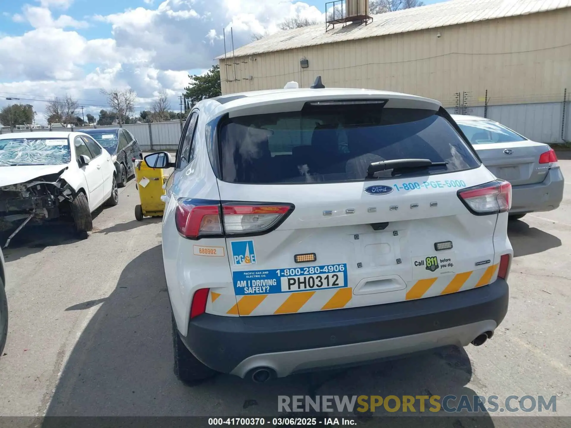 16 Photograph of a damaged car 1FMCU9BZ7MUB03055 FORD ESCAPE 2021