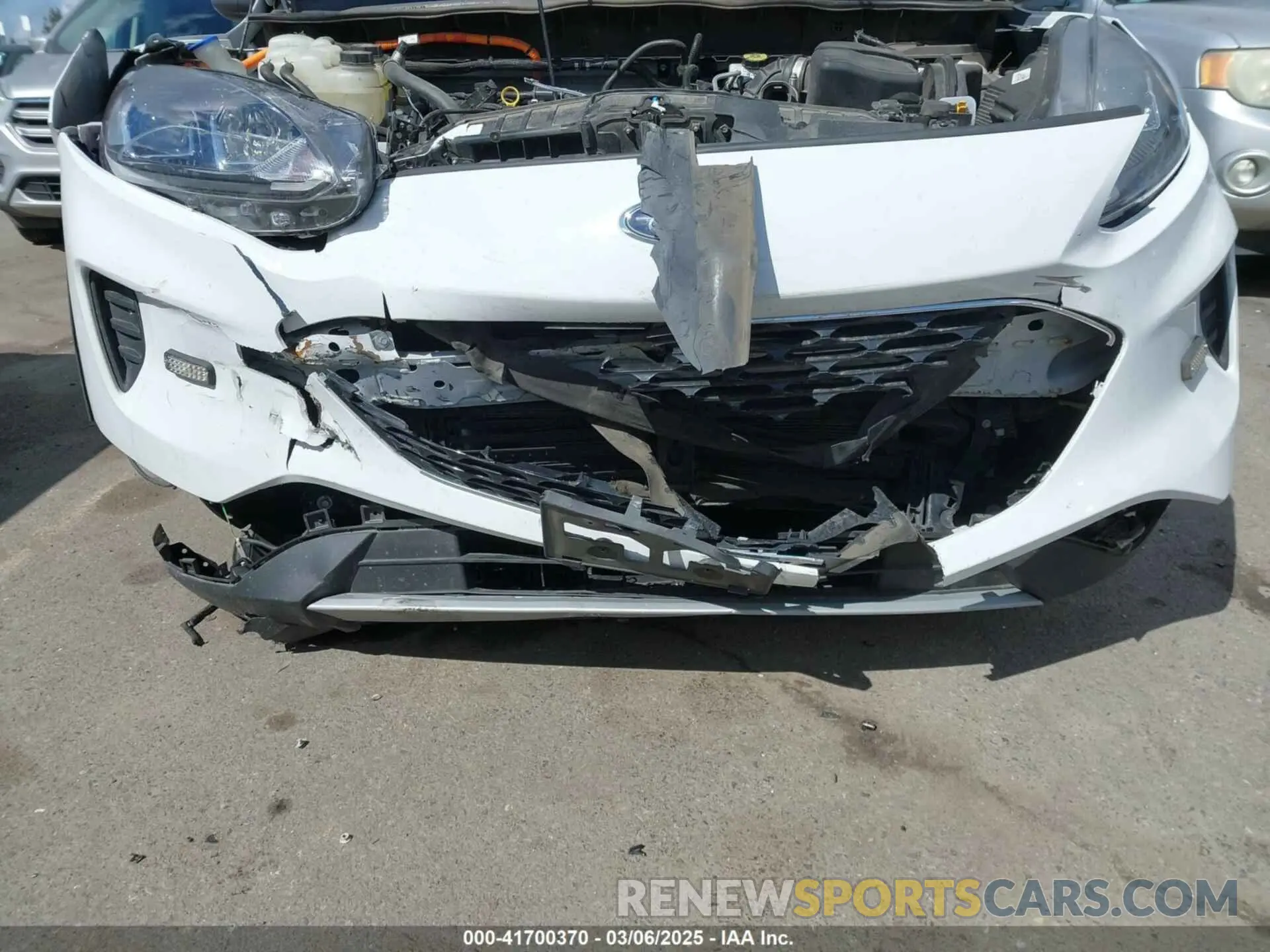 17 Photograph of a damaged car 1FMCU9BZ7MUB03055 FORD ESCAPE 2021