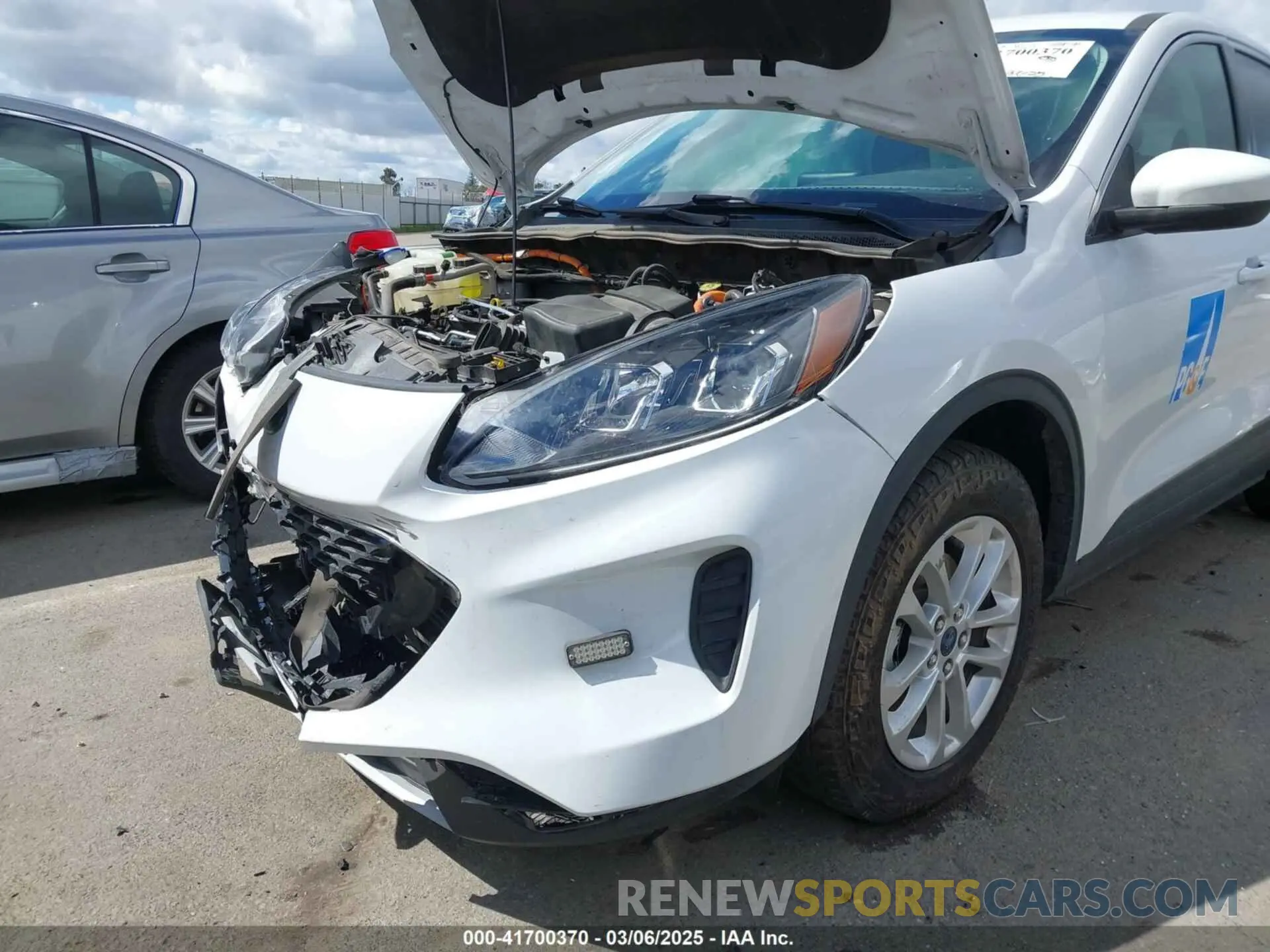 18 Photograph of a damaged car 1FMCU9BZ7MUB03055 FORD ESCAPE 2021