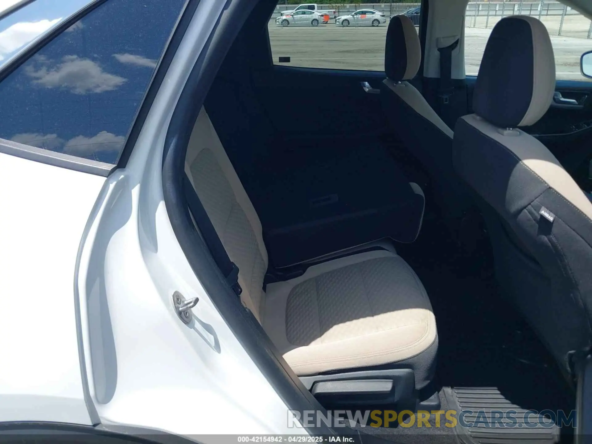 8 Фотография поврежденного автомобиля 1FMCU9BZ8MUA82779 FORD ESCAPE 2021