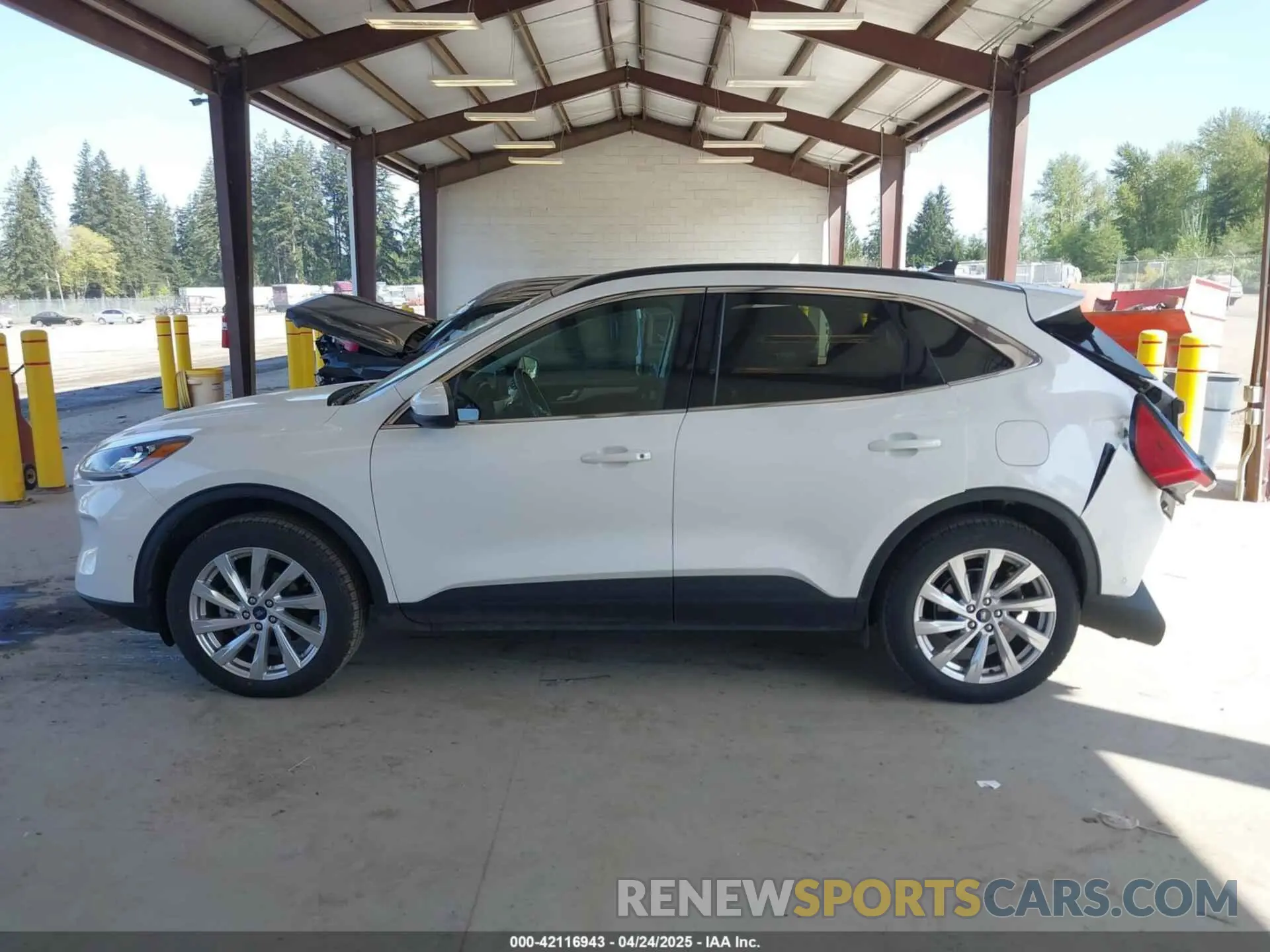 14 Photograph of a damaged car 1FMCU9DZ5MUA27459 FORD ESCAPE 2021