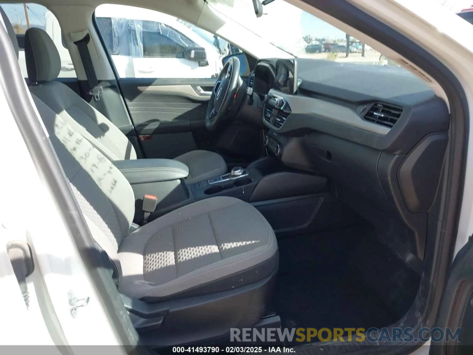 5 Фотография поврежденного автомобиля 1FMCU9G61MUA62744 FORD ESCAPE 2021