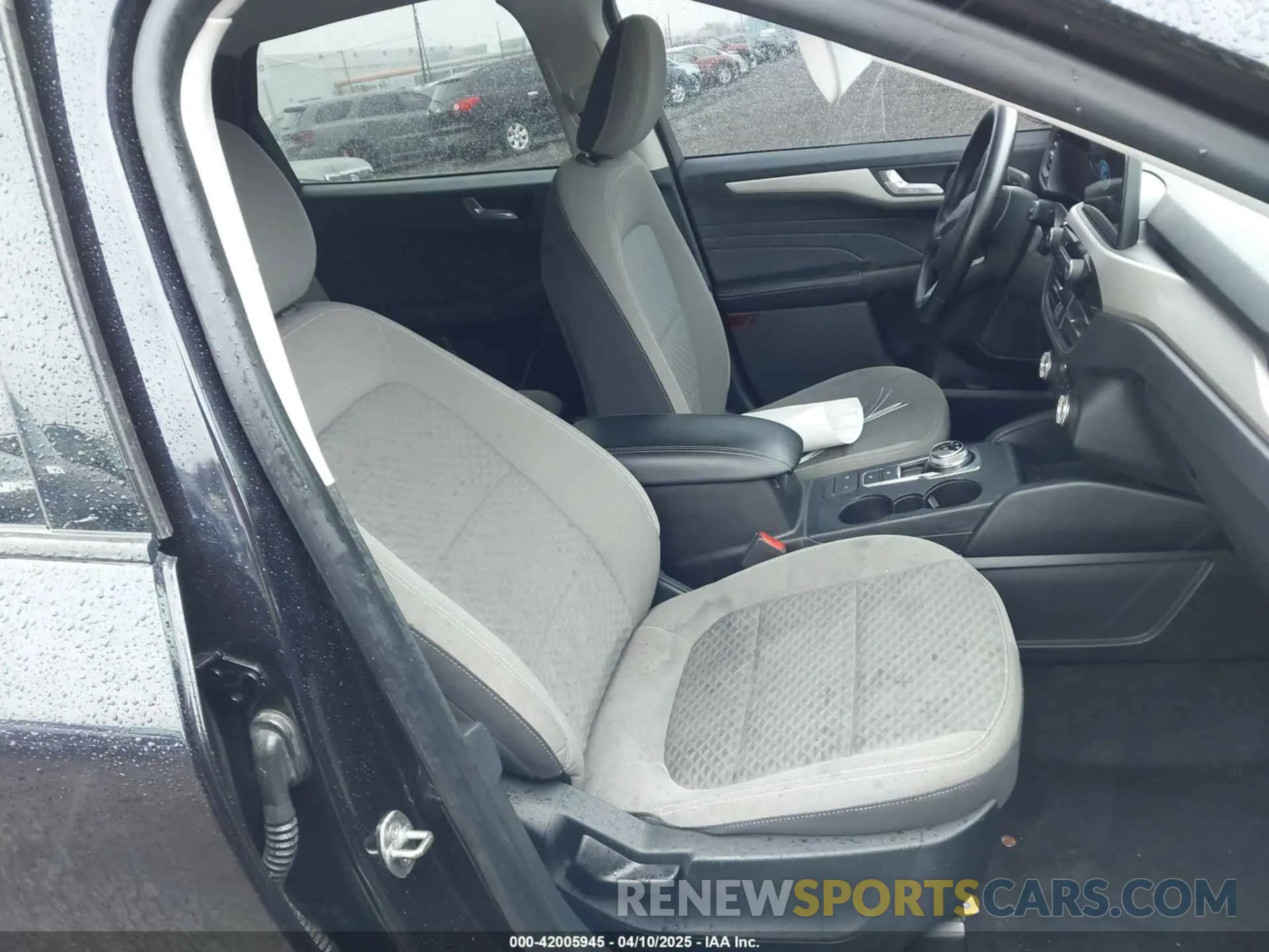 5 Photograph of a damaged car 1FMCU9G63MUB17887 FORD ESCAPE 2021