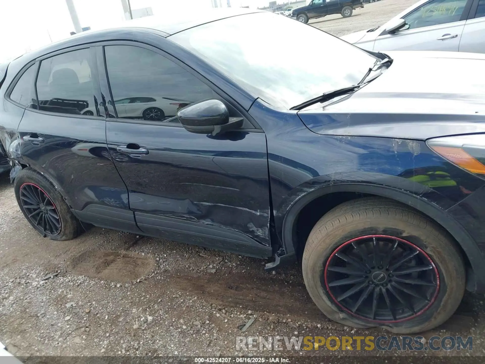 12 Photograph of a damaged car 1FMCU9G68MUA37176 FORD ESCAPE 2021