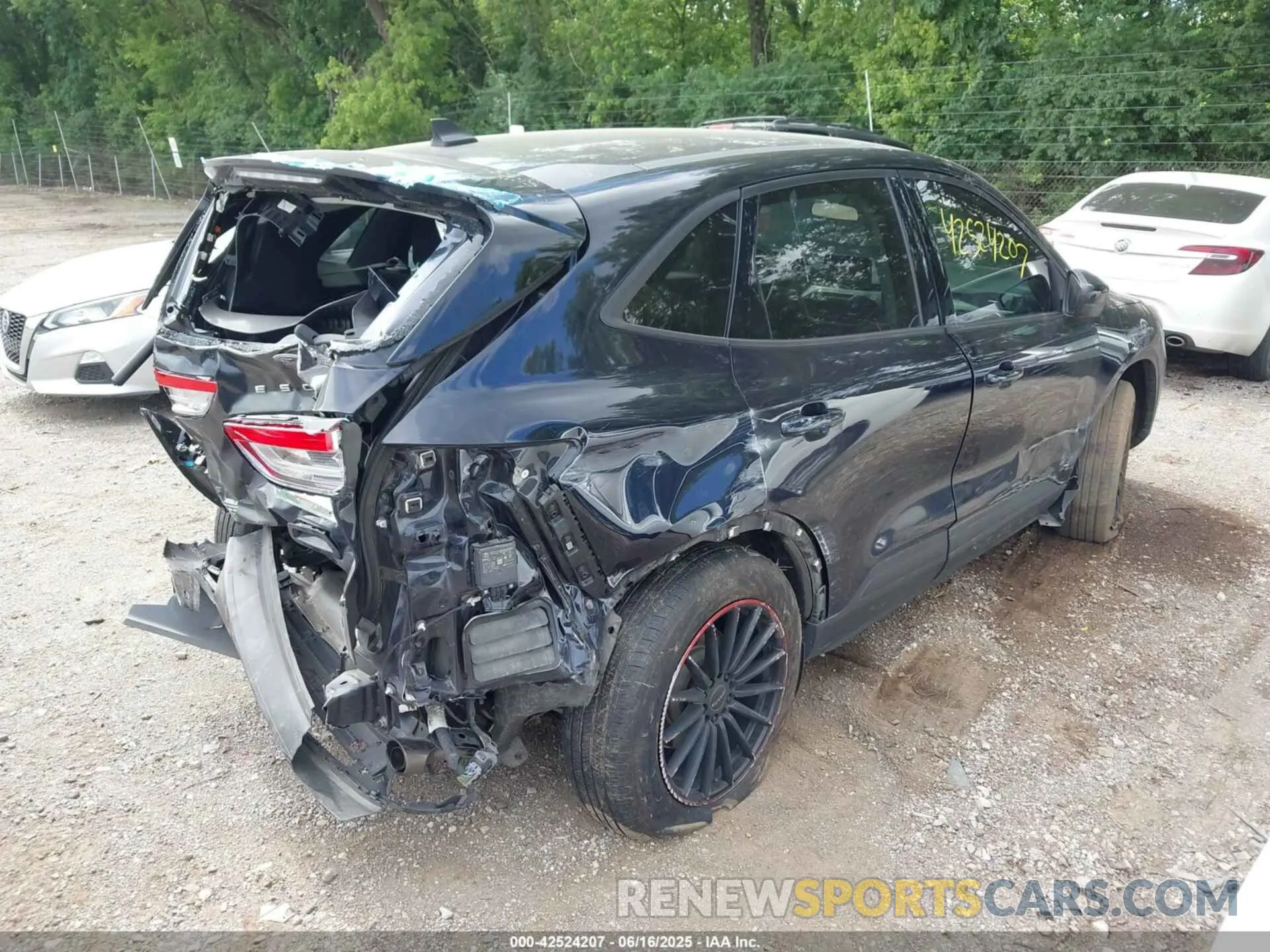4 Photograph of a damaged car 1FMCU9G68MUA37176 FORD ESCAPE 2021