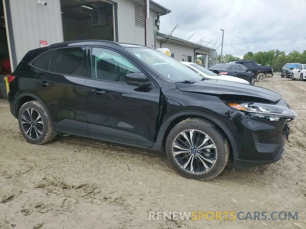 4 Photograph of a damaged car 1FMCU9G6XMUA62760 FORD ESCAPE 2021