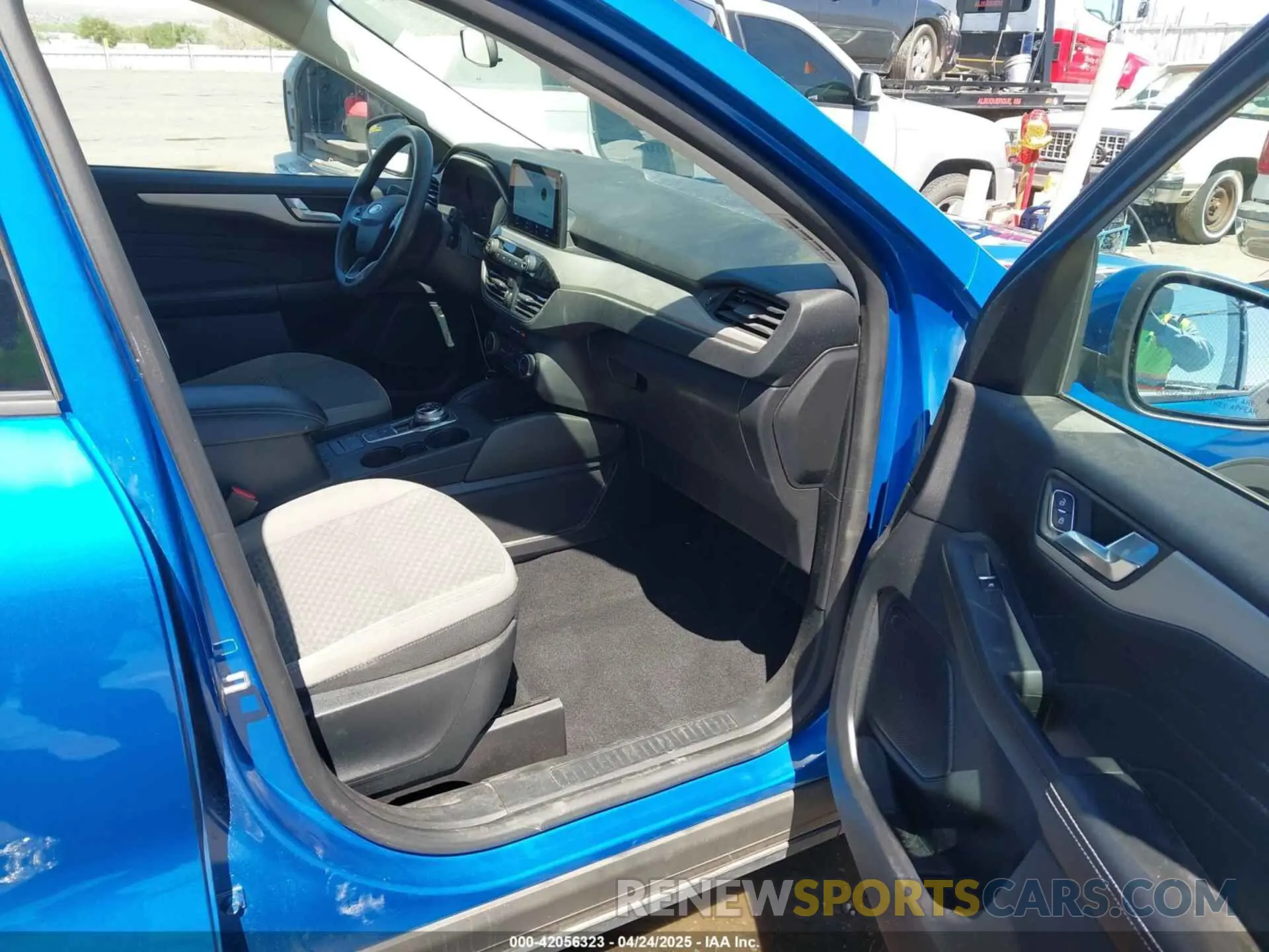 5 Photograph of a damaged car 1FMCU9G6XMUA81082 FORD ESCAPE 2021
