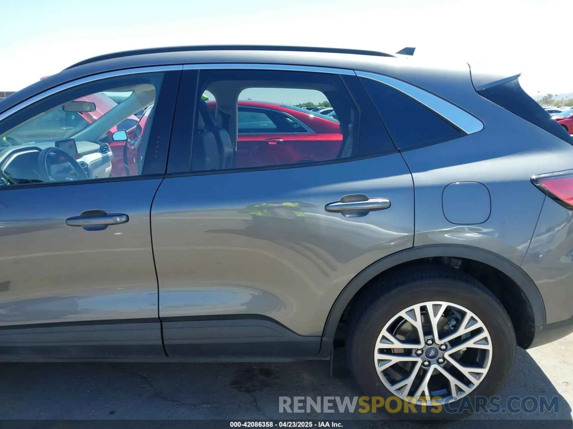 15 Photograph of a damaged car 1FMCU9H66MUA65783 FORD ESCAPE 2021
