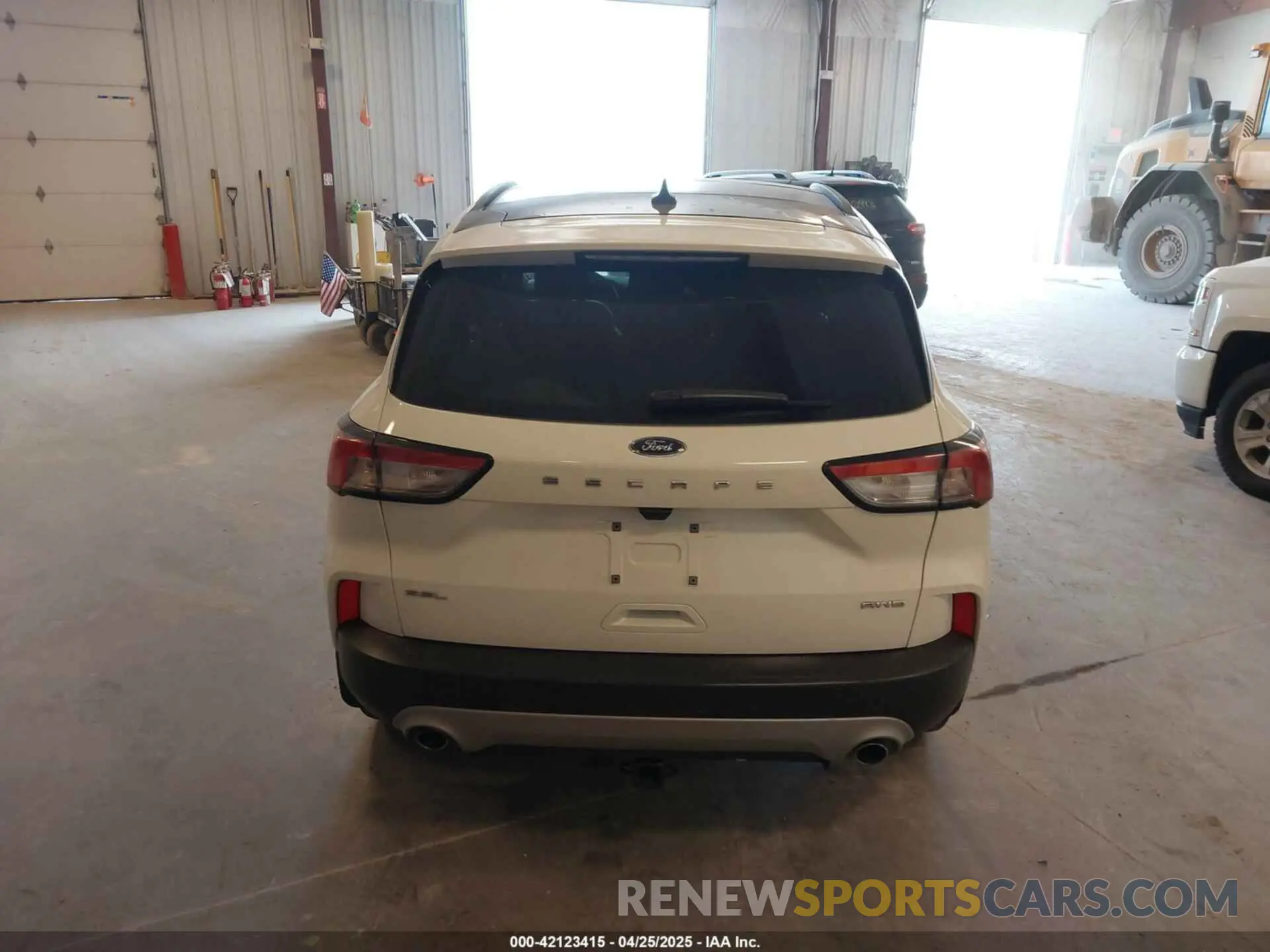 16 Photograph of a damaged car 1FMCU9H67MUA33859 FORD ESCAPE 2021