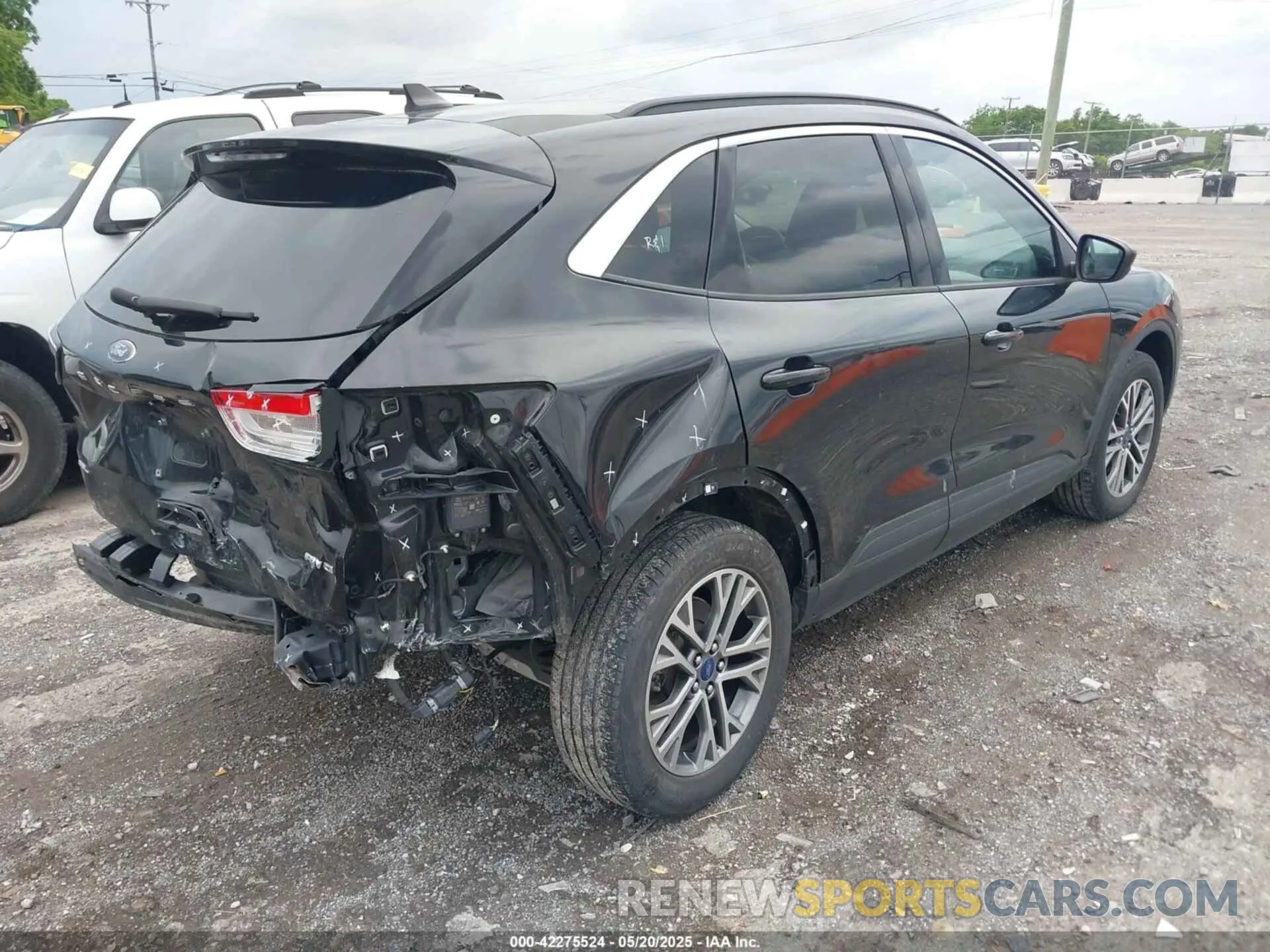 4 Photograph of a damaged car 1FMCU9H67MUA64335 FORD ESCAPE 2021